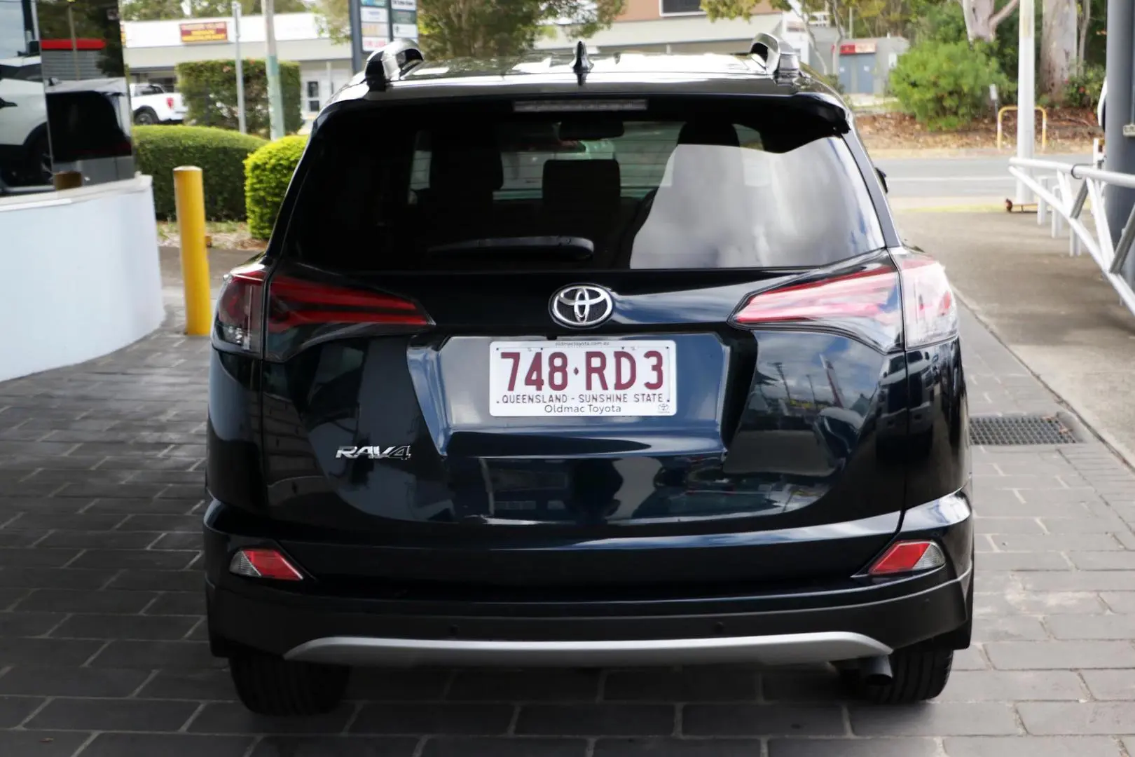2017 Toyota RAV4 Gallery Image 4