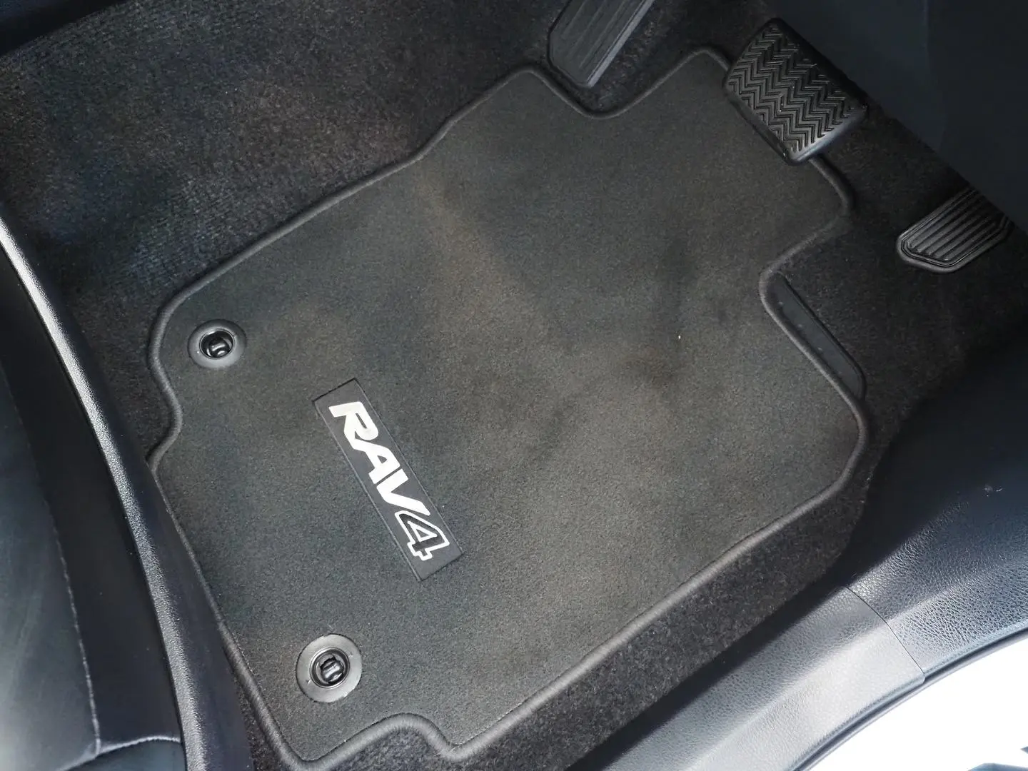2018 Toyota RAV4 Gallery Image 16