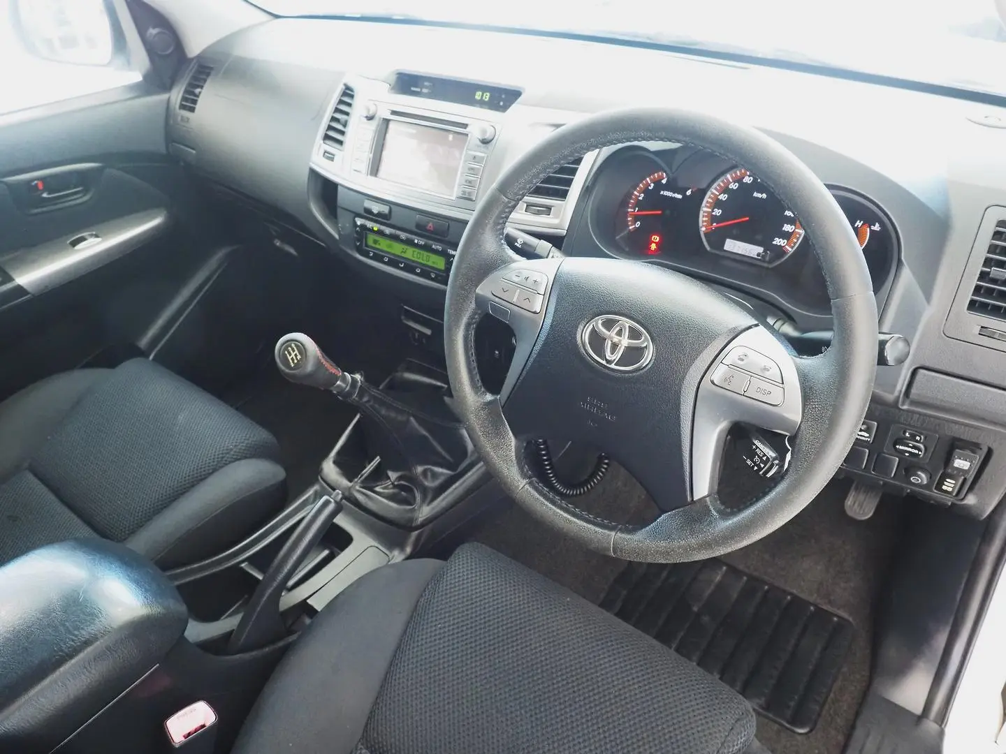2015 Toyota Hilux Gallery Image 4