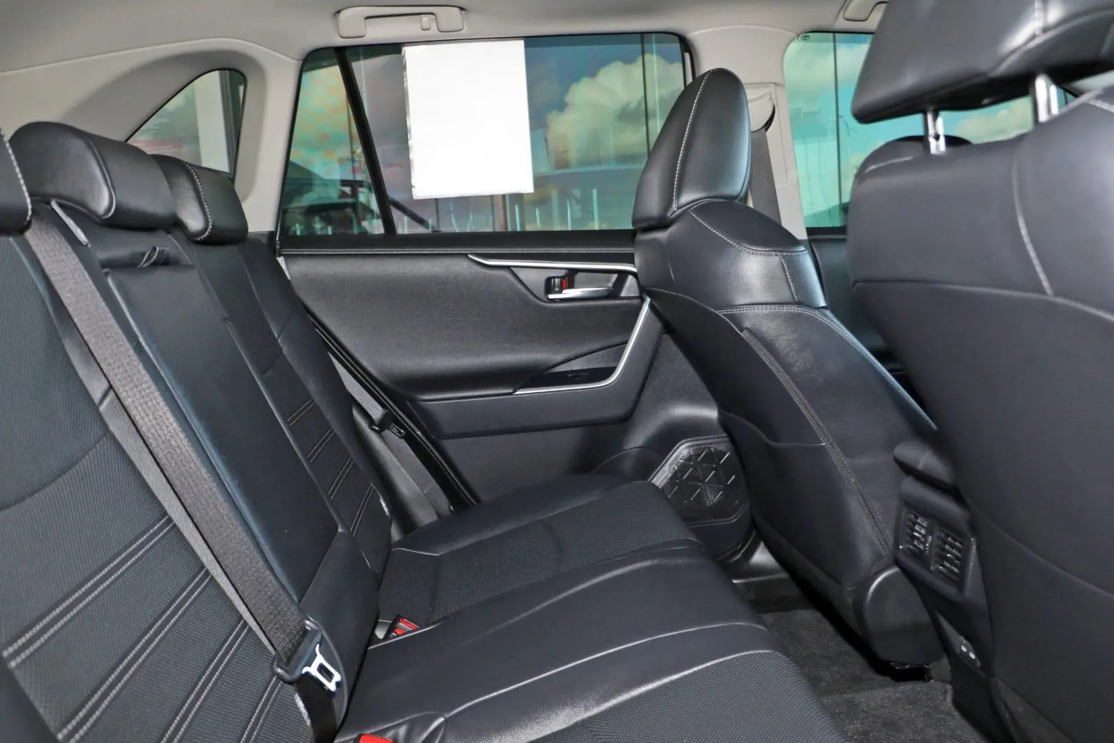 2024 Toyota RAV4 Gallery Image 9