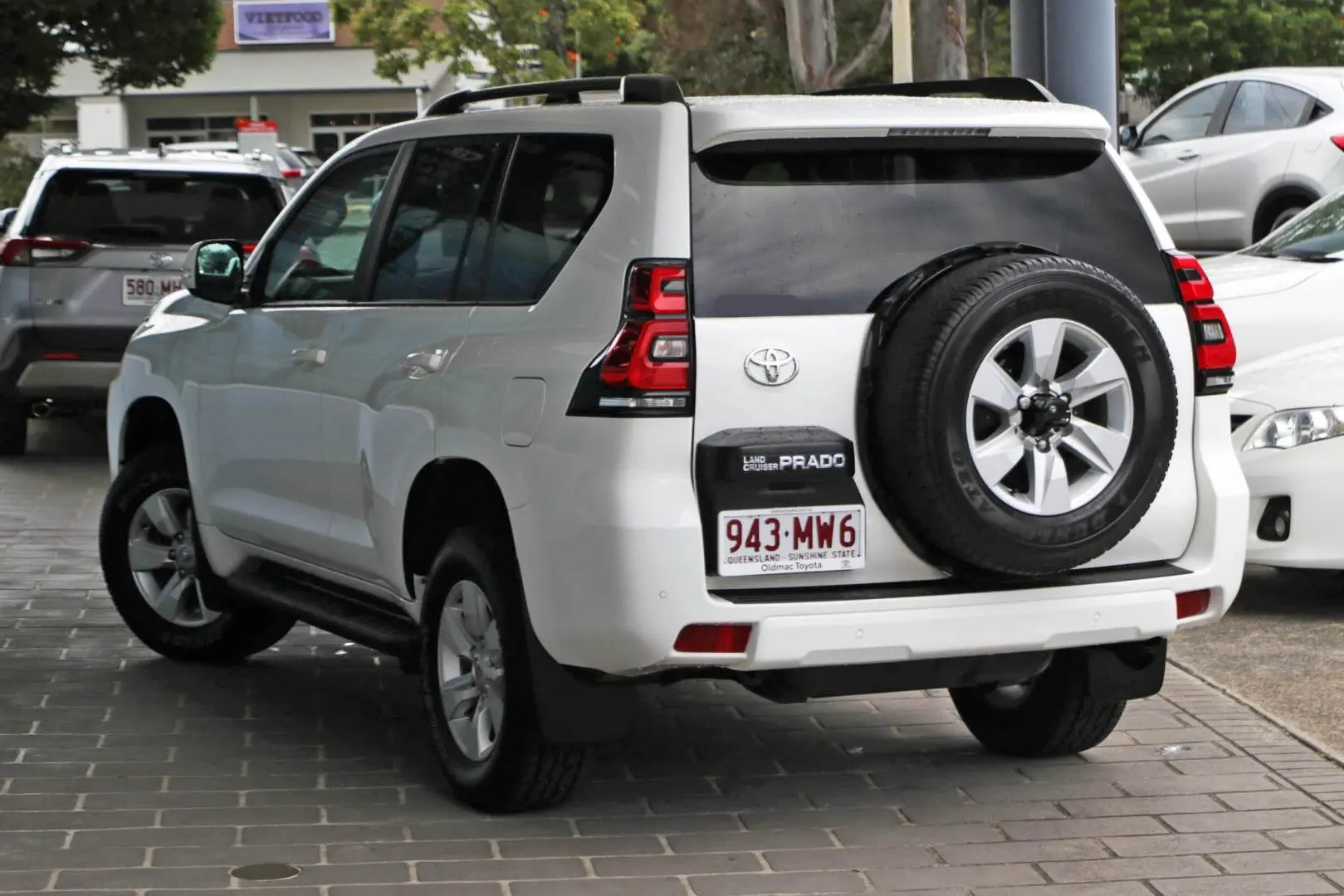 2023 Toyota Landcruiser Prado Gallery Image 4