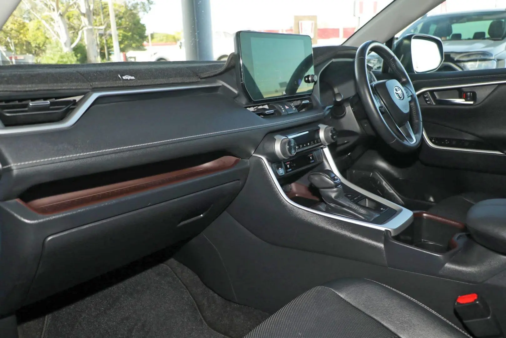 2023 Toyota RAV4 Gallery Image 8
