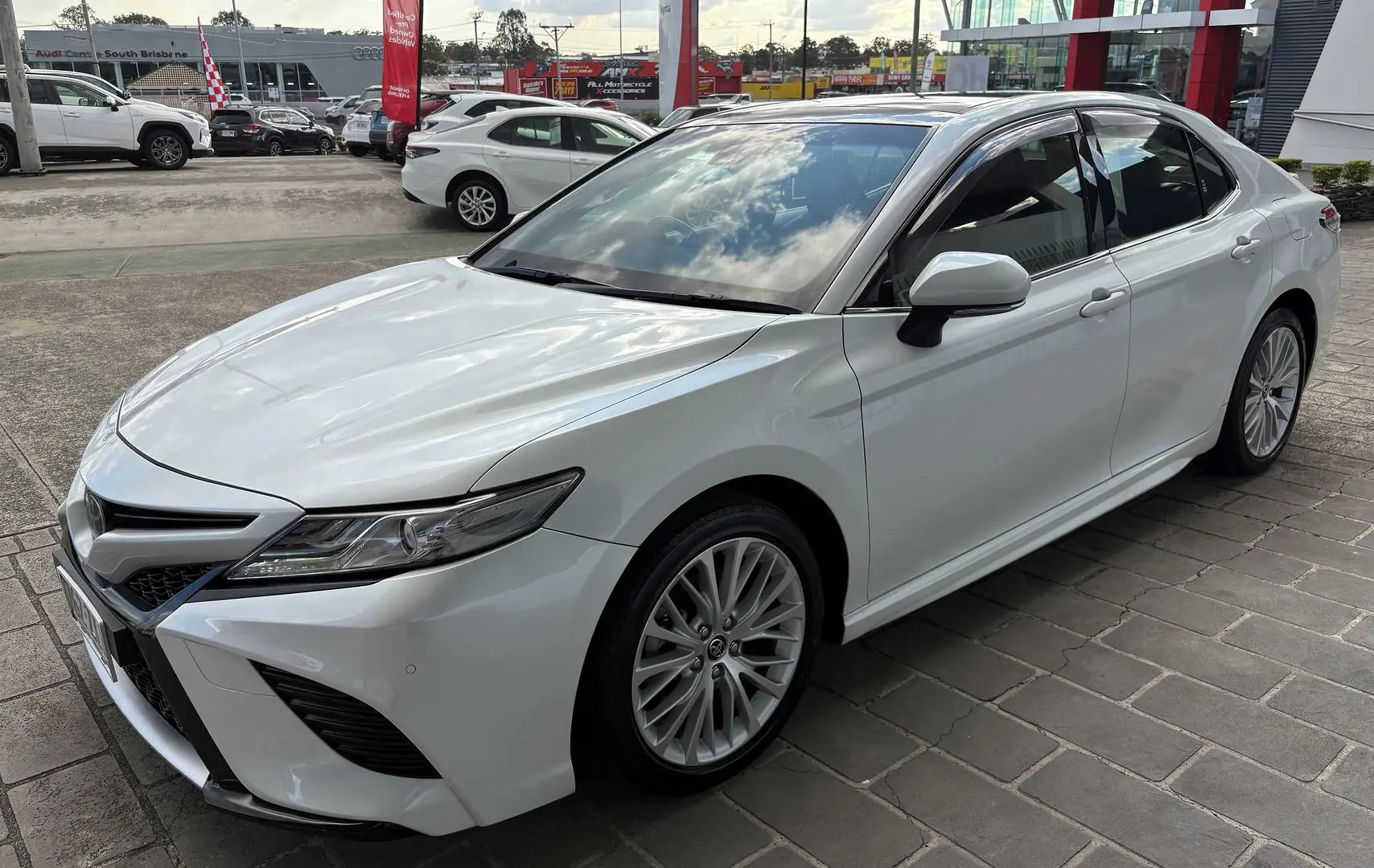 2019 Toyota Camry Gallery Image 8