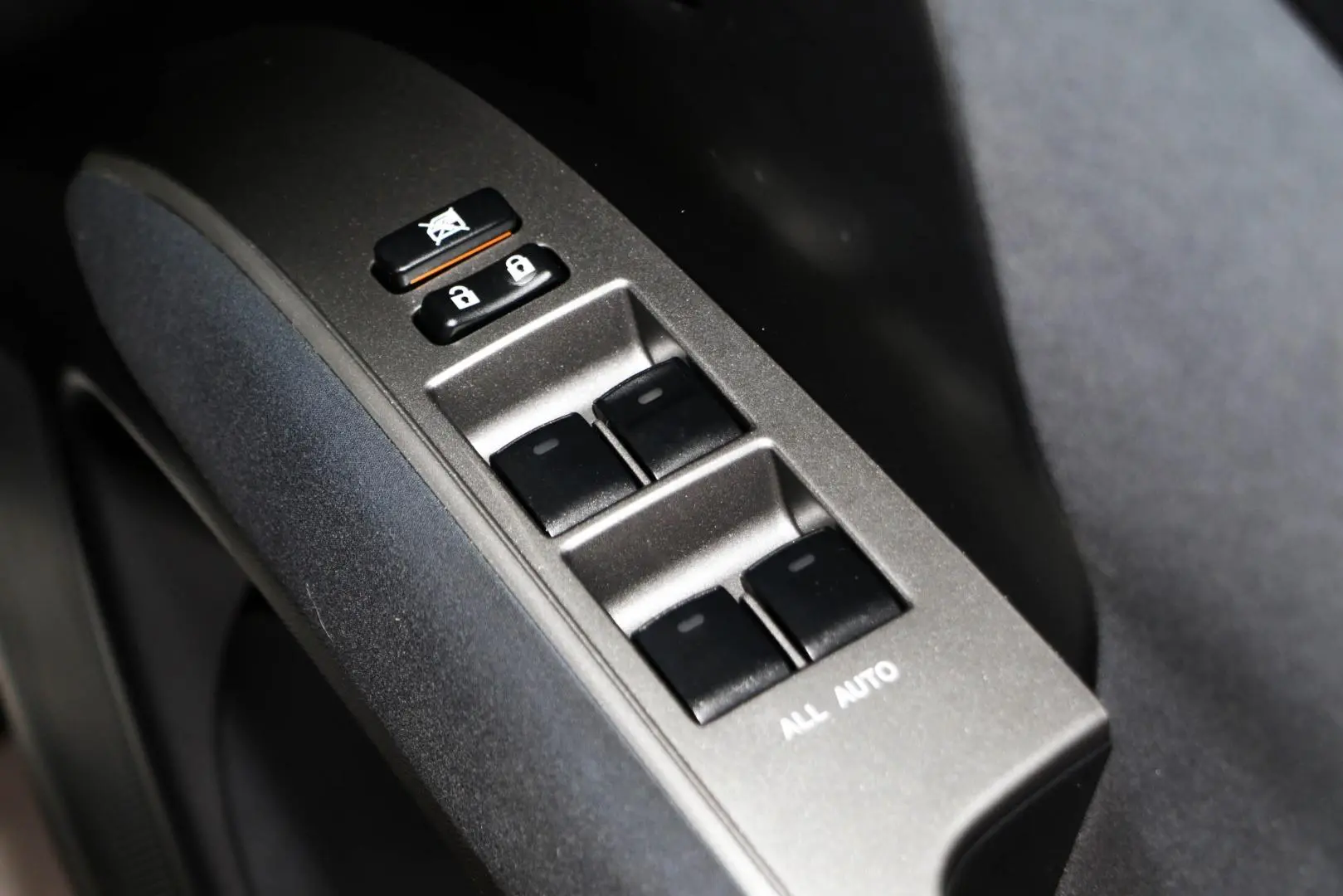 2015 Toyota Tarago Gallery Image 17