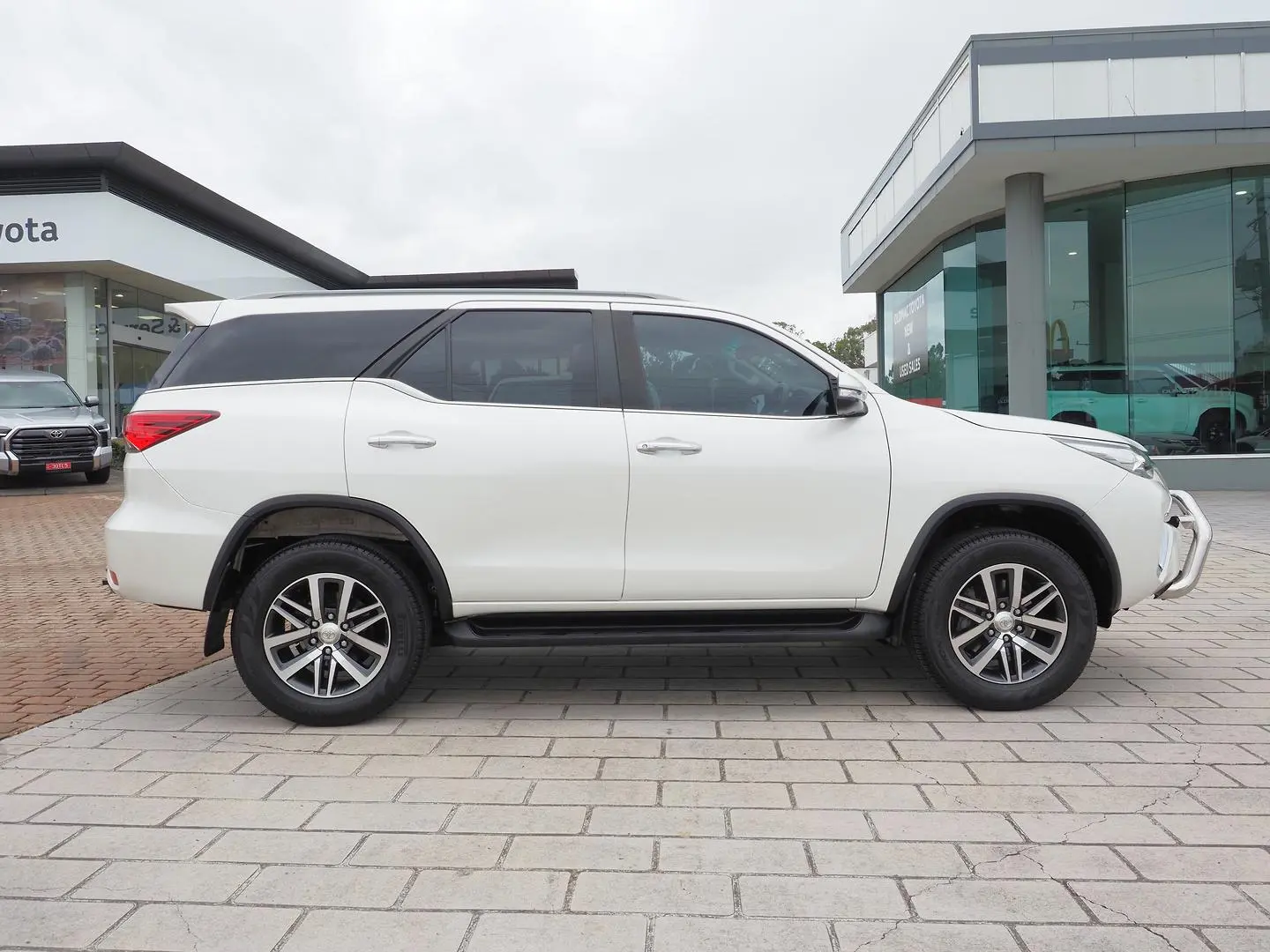 2017 Toyota Fortuner Gallery Image 8