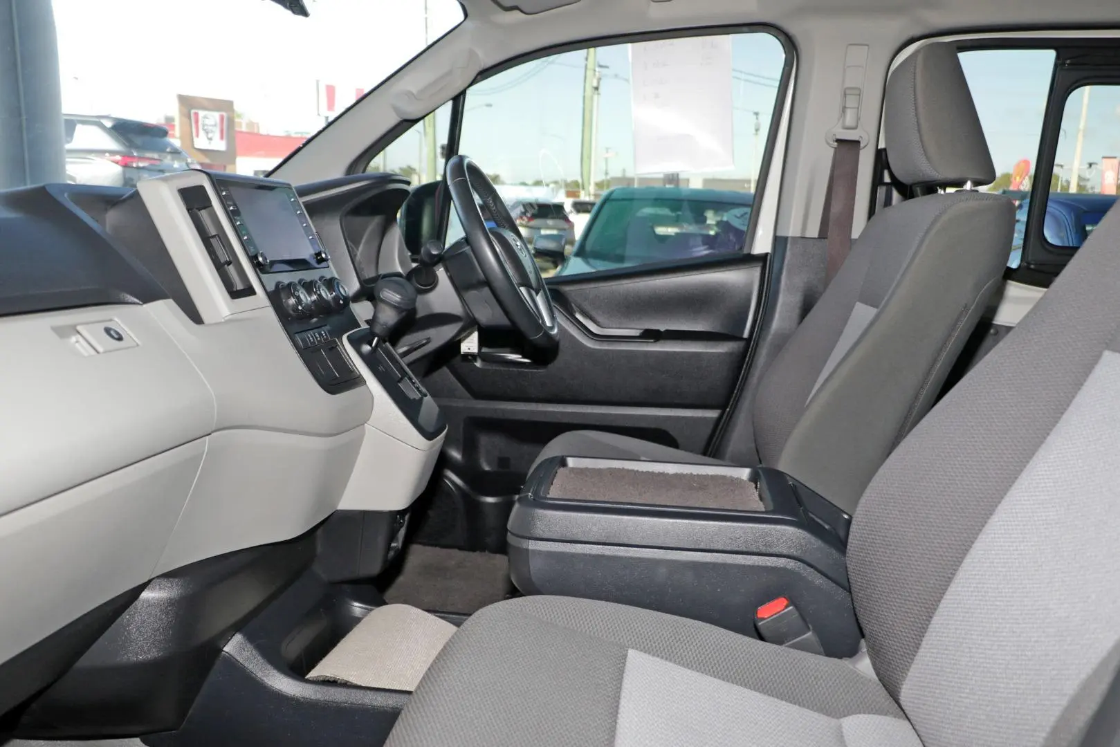 2022 Toyota Hiace Gallery Image 8