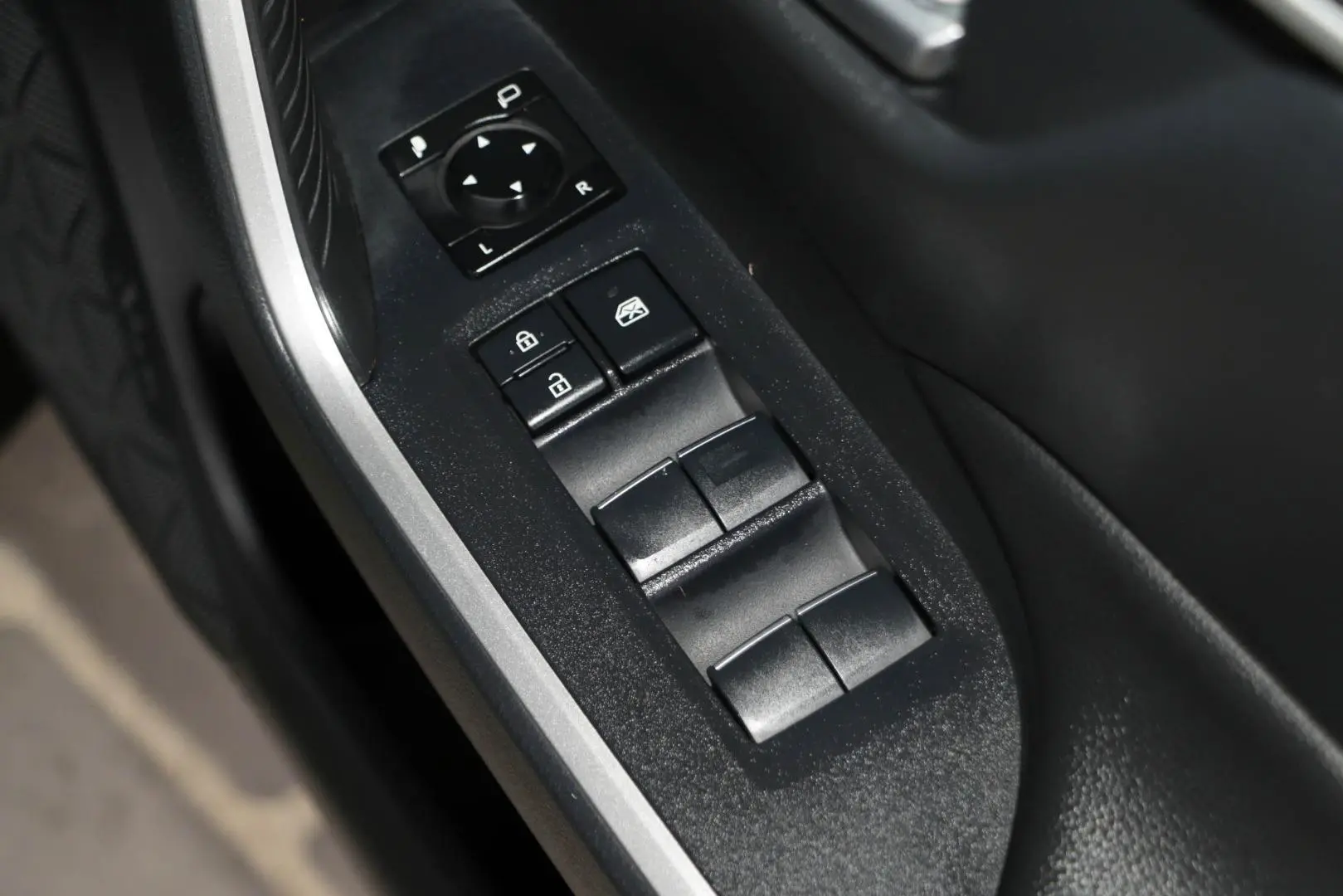 2019 Toyota RAV4 Gallery Image 19