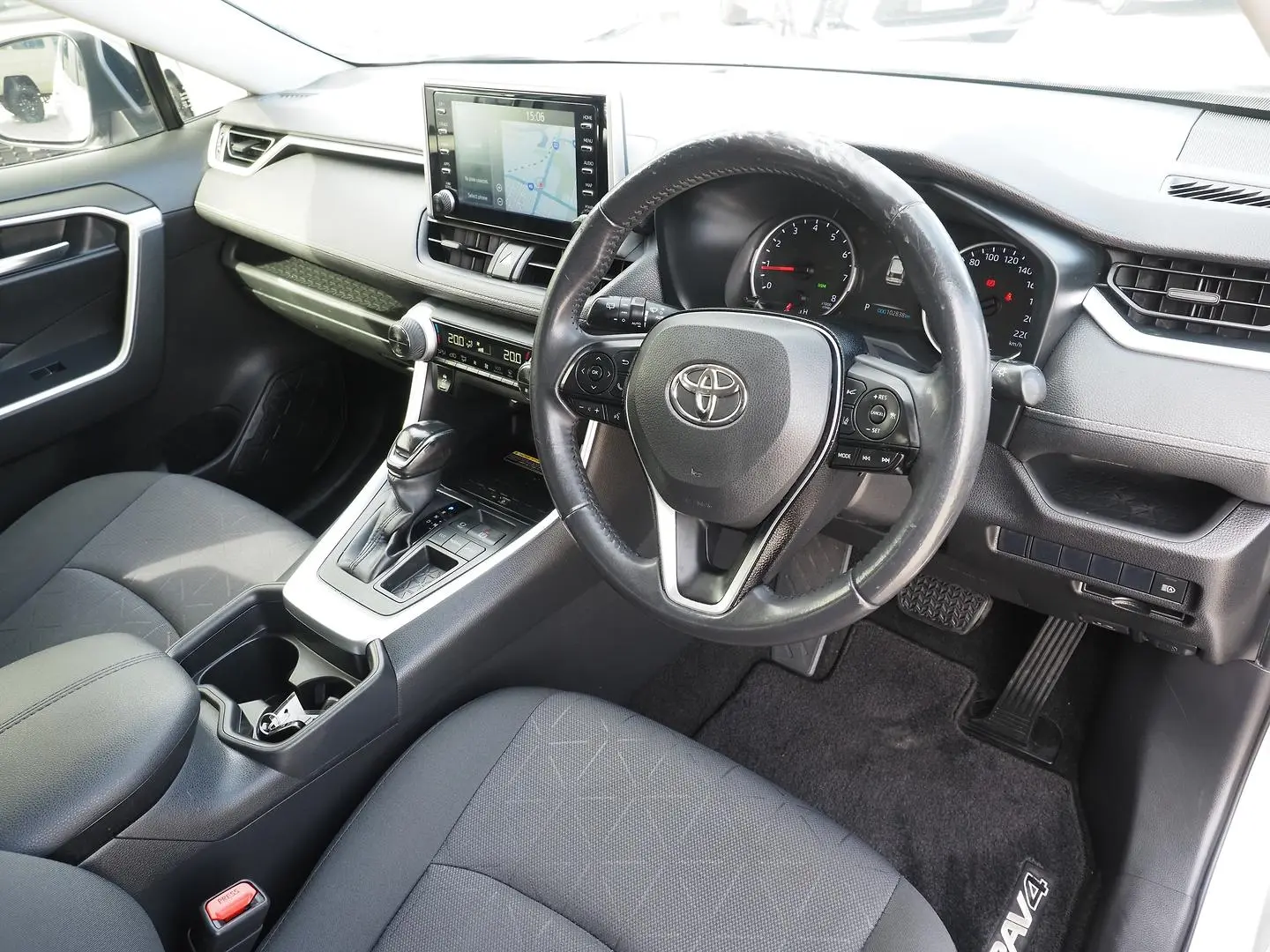 2020 Toyota RAV4 Gallery Image 4