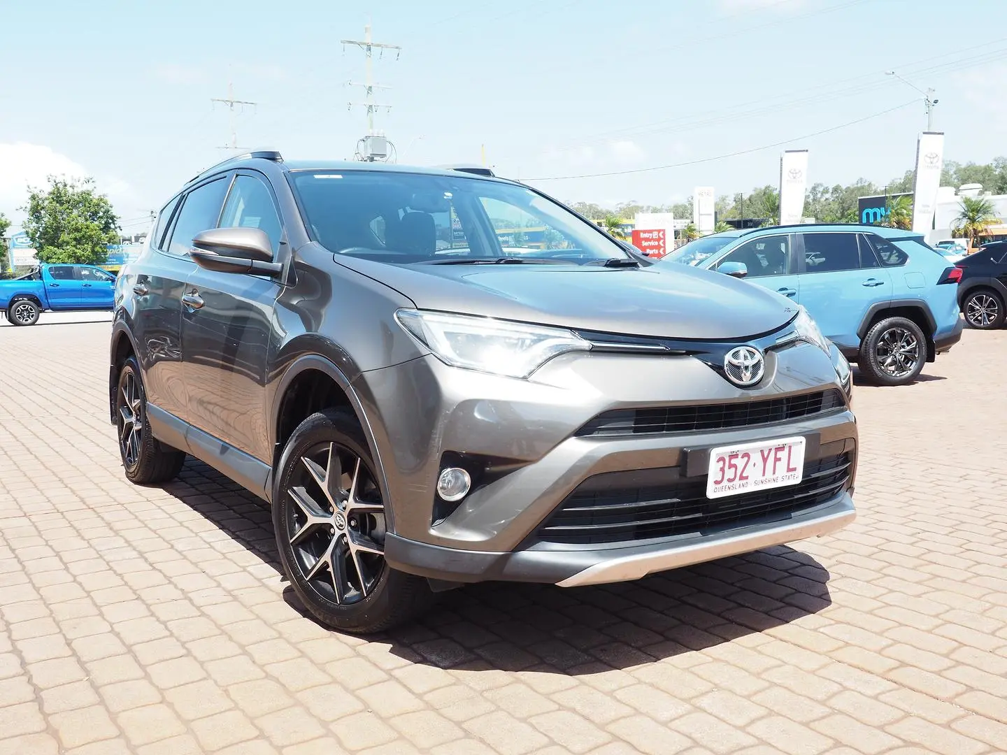 2016 Toyota RAV4 Image 1