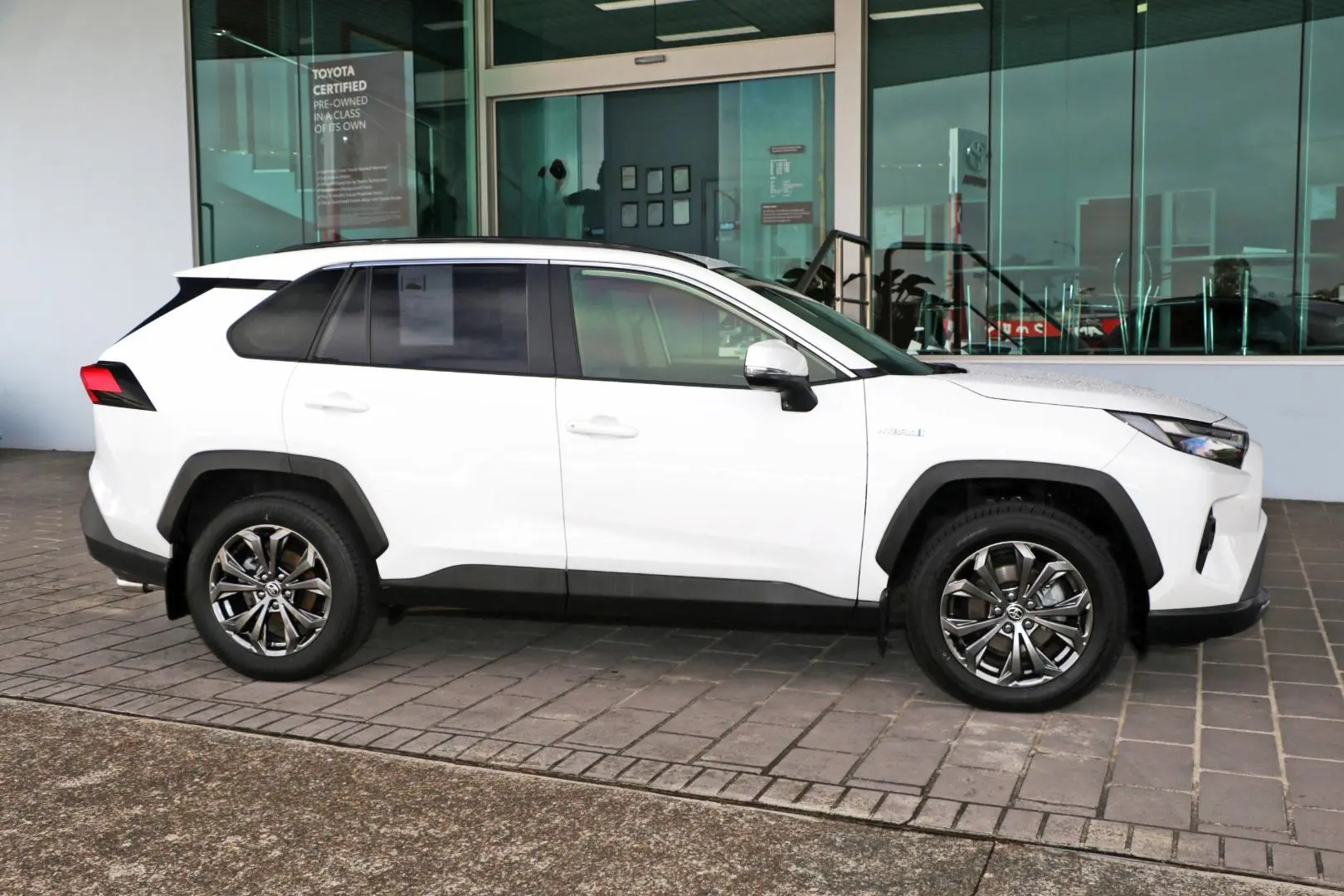 2022 Toyota RAV4 Gallery Image 5