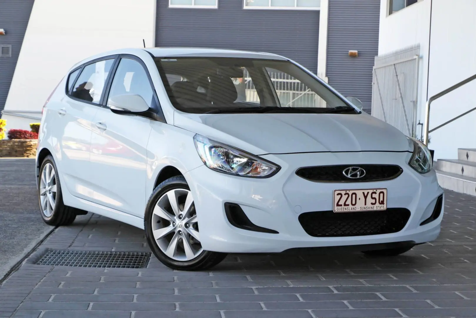 2017 Hyundai Accent Gallery Image 1