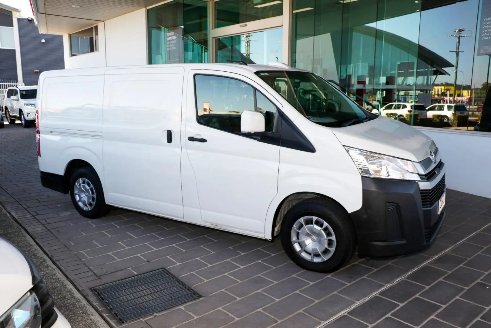 2022 Toyota Hiace Gallery Image 5