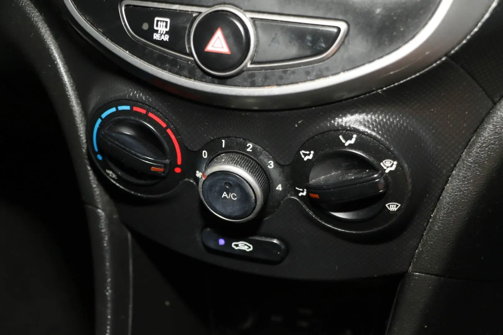 2017 Hyundai Accent Gallery Image 14