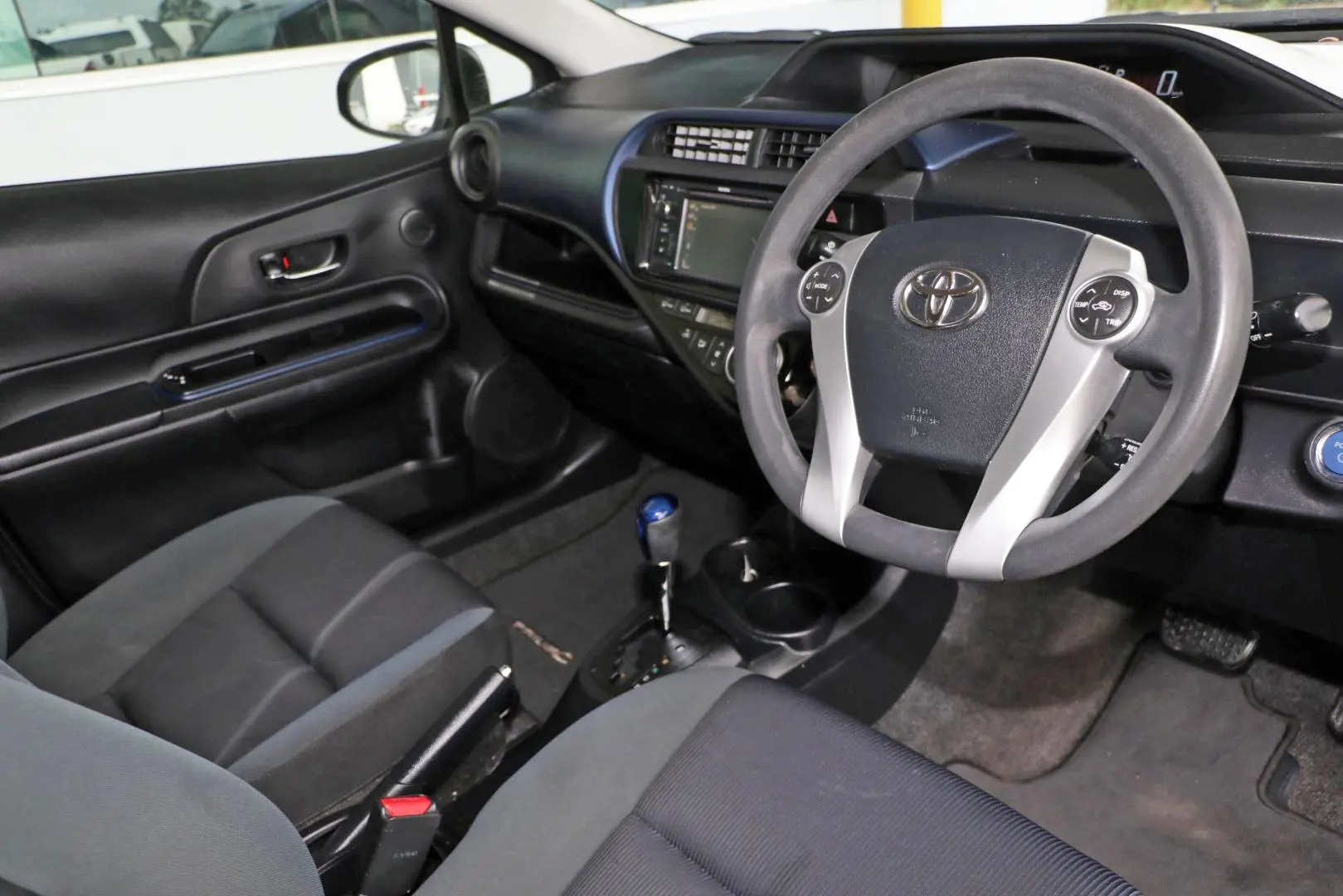 2015 Toyota Prius C Gallery Image 6