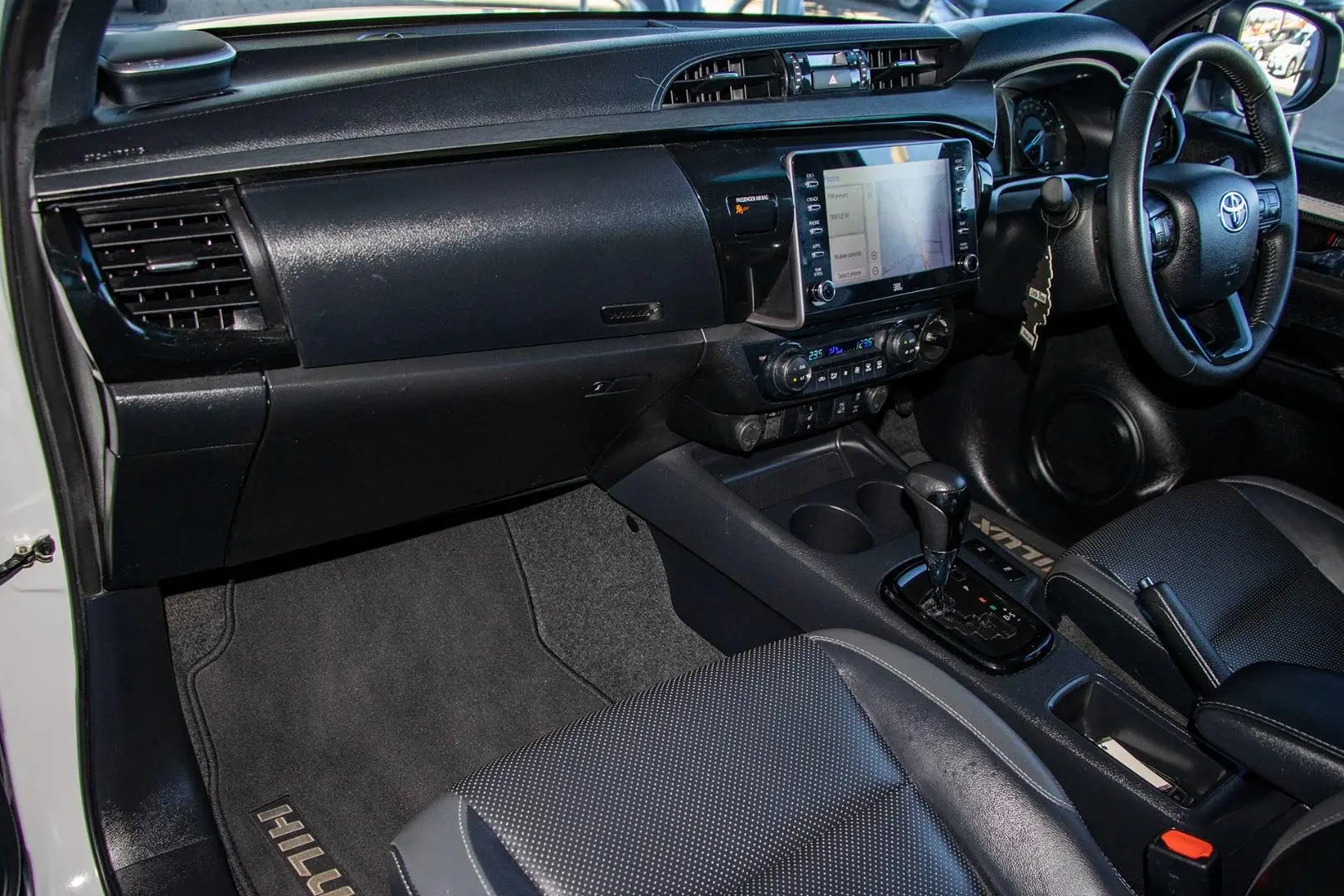 2022 Toyota Hilux Gallery Image 7