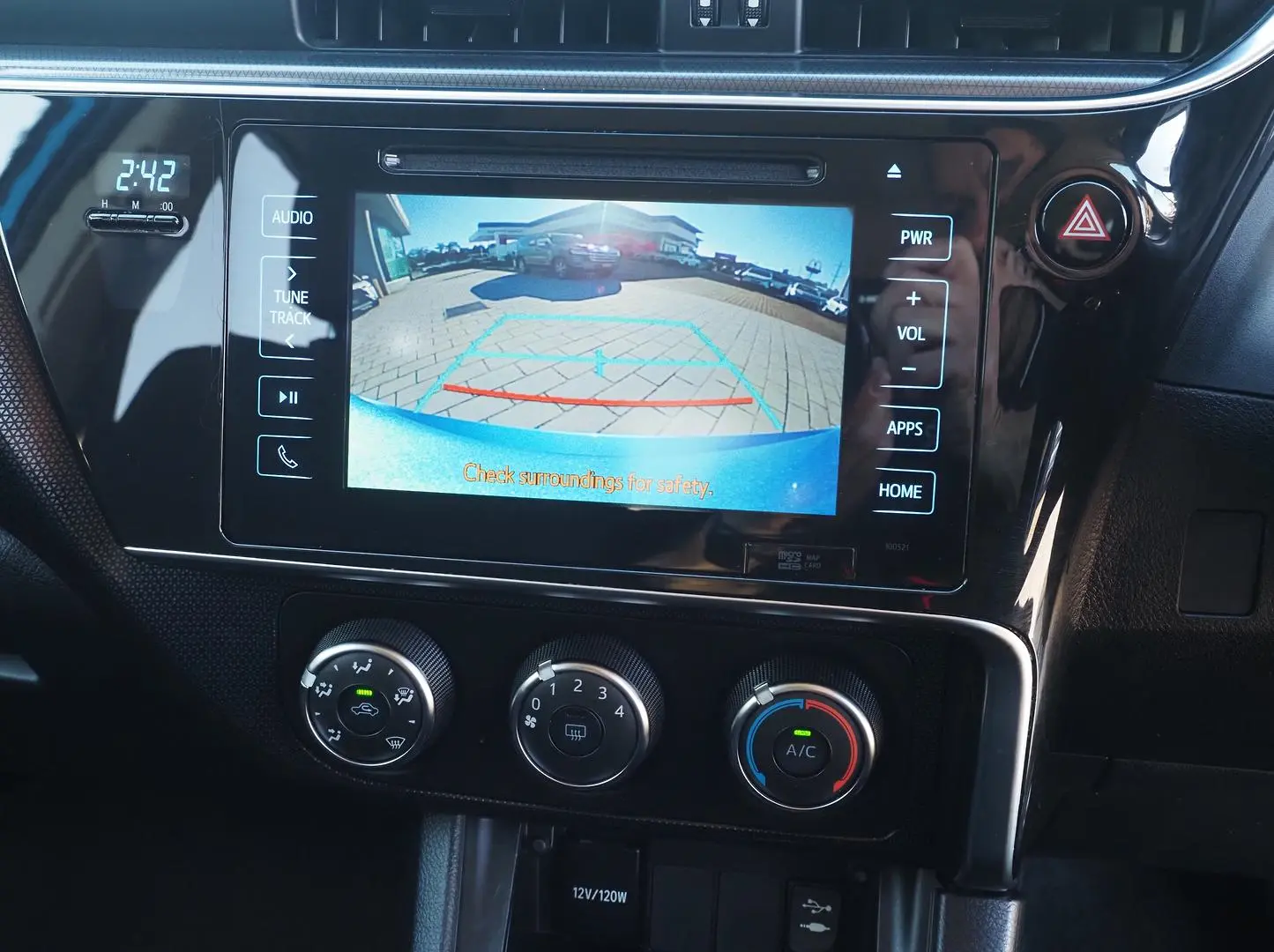 2017 Toyota Corolla Gallery Image 25
