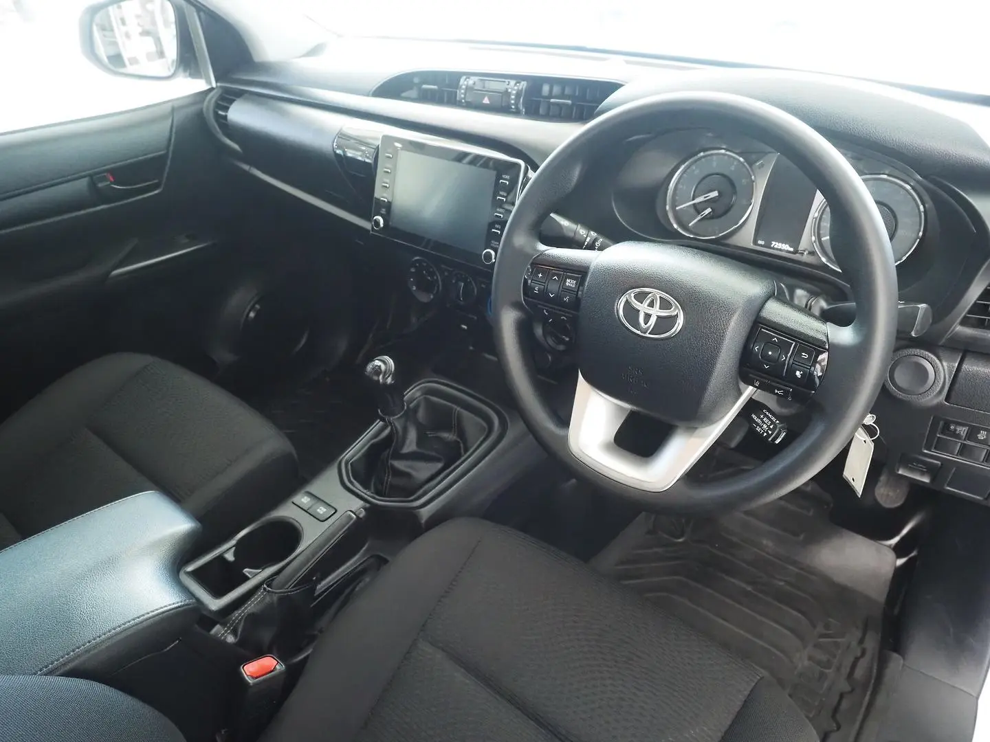 2021 Toyota Hilux Gallery Image 4