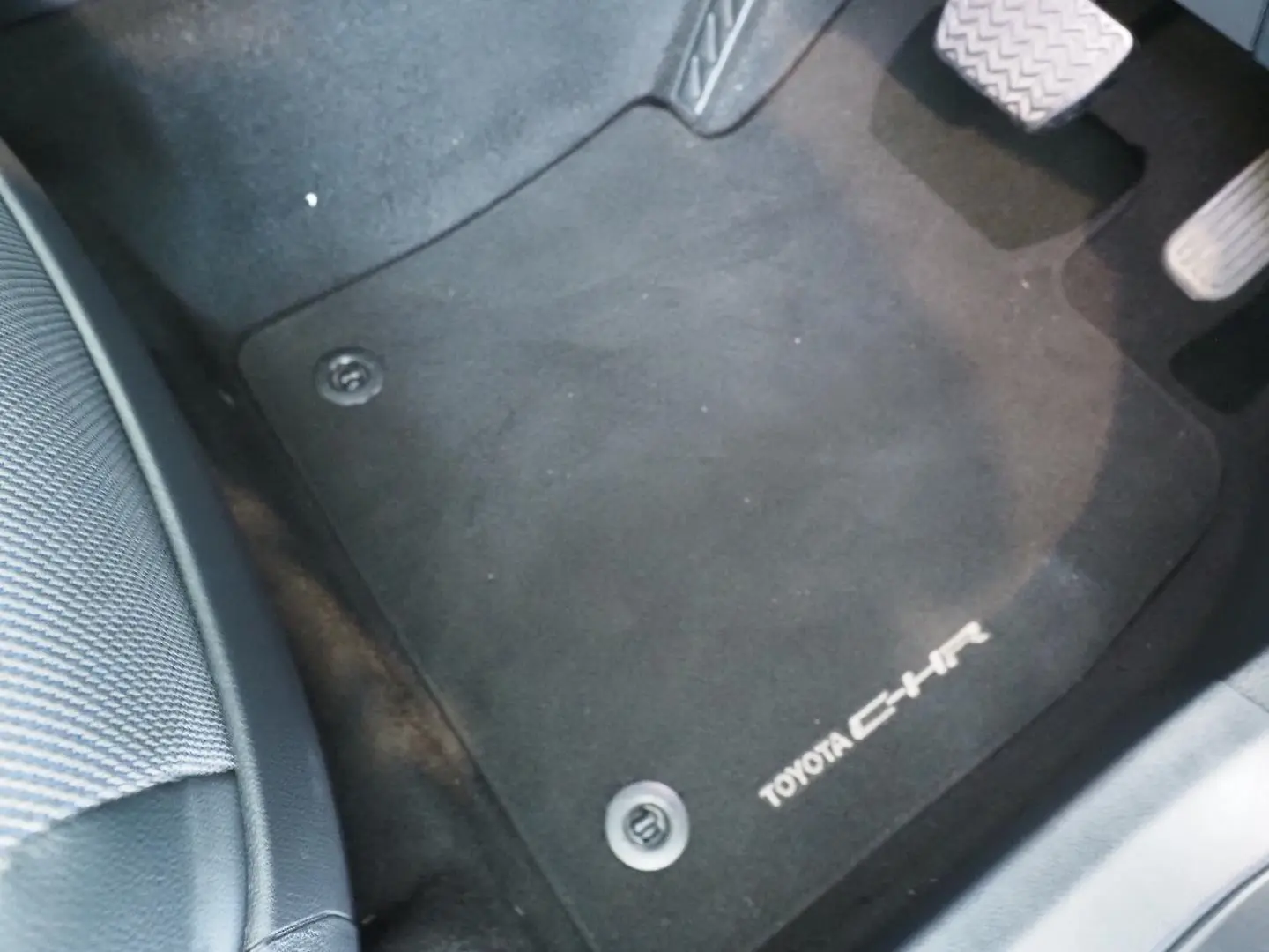 2024 Toyota C-HR Gallery Image 16