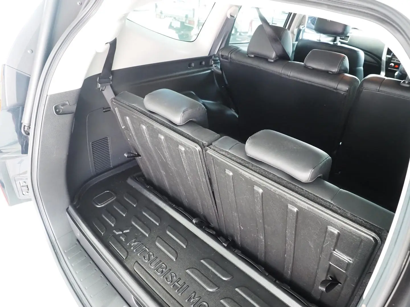 2022 Mitsubishi Pajero Sport Gallery Image 15