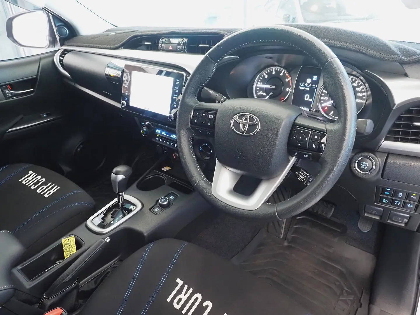 2025 Toyota Hilux Gallery Image 4