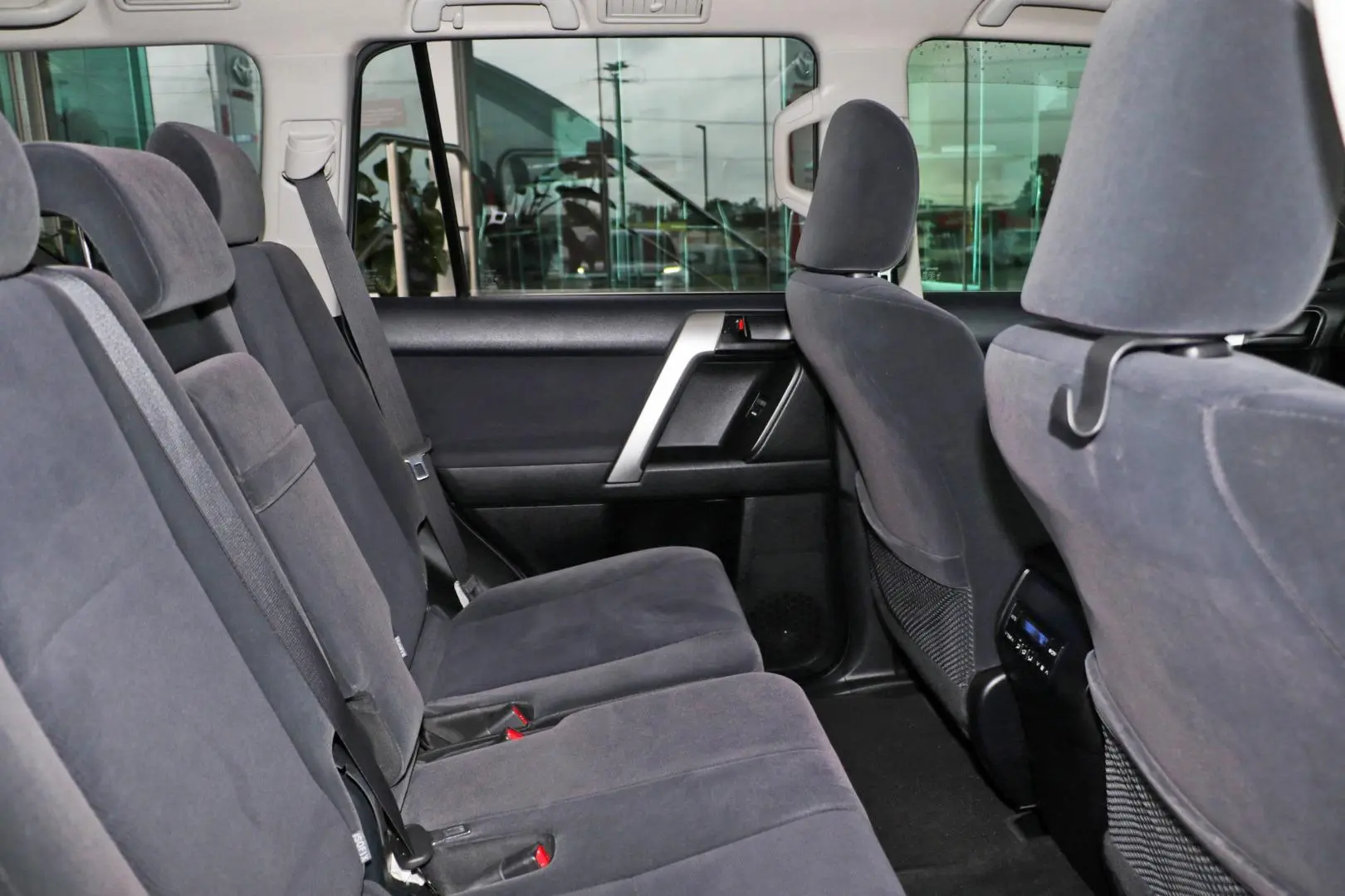 2018 Toyota Landcruiser Prado Gallery Image 9