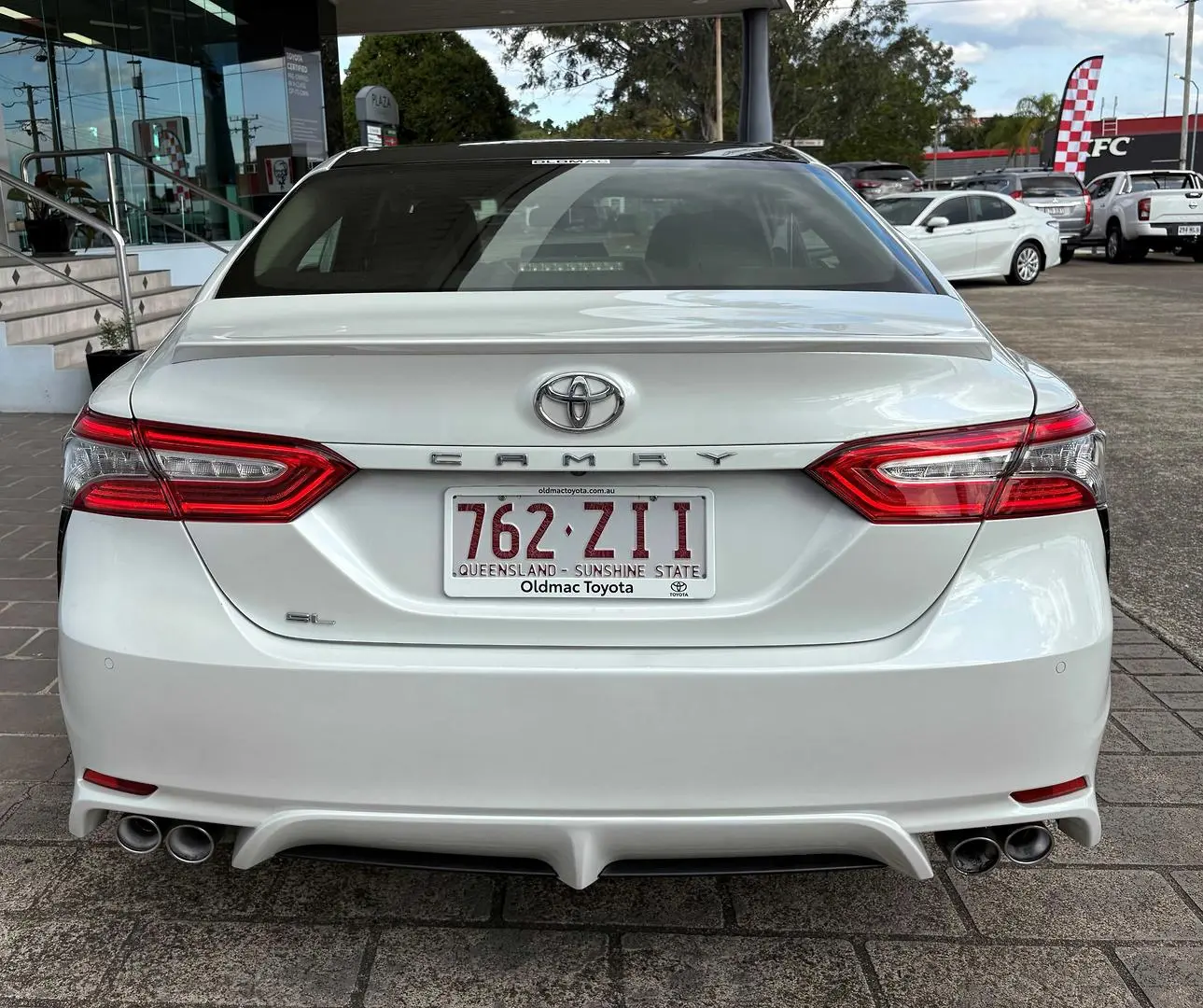 2019 Toyota Camry Gallery Image 3