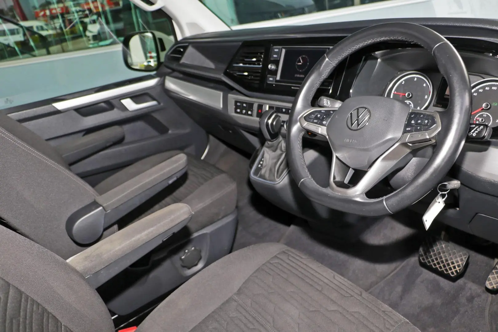 2021 Volkswagen Multivan Gallery Image 6