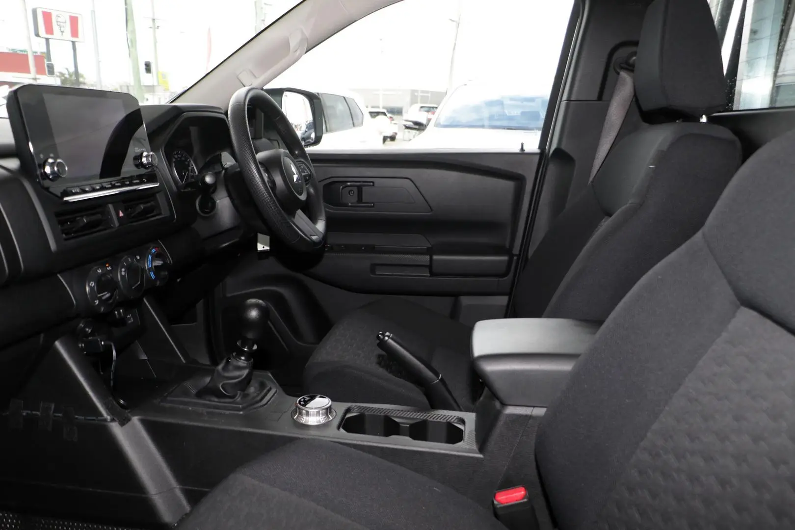 2025 Mitsubishi Triton Gallery Image 8