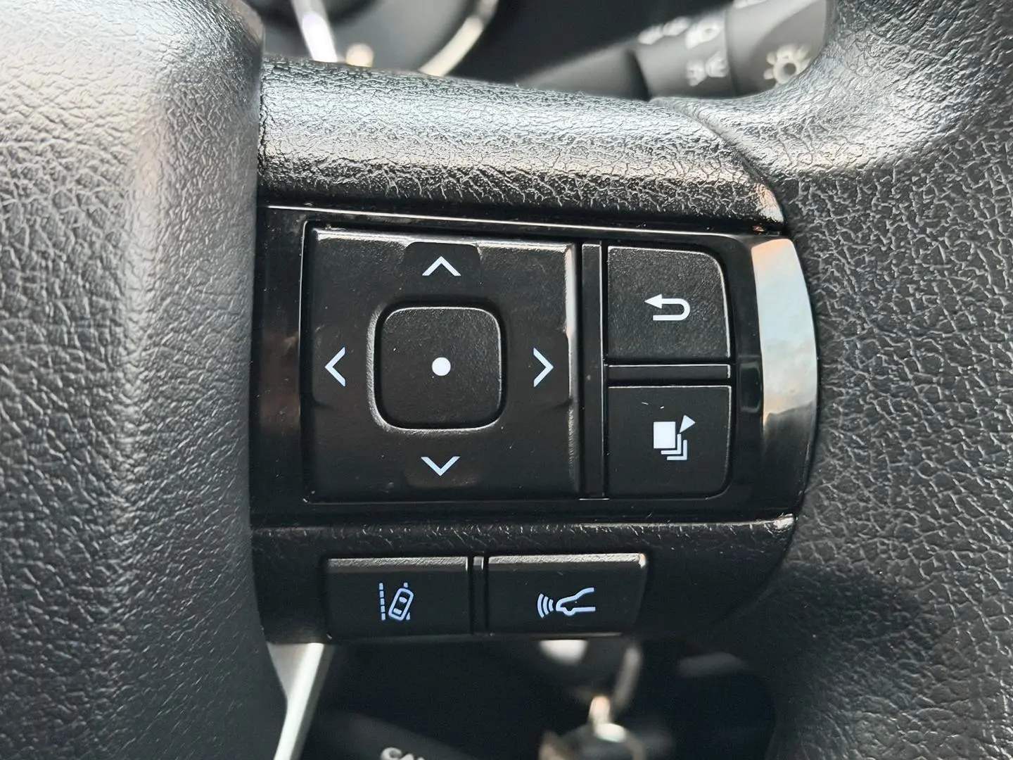 2022 Toyota Hilux Gallery Image 11
