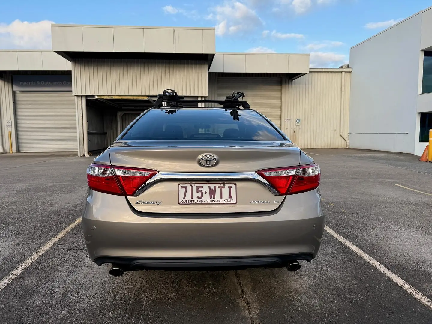 2016 Toyota Camry Gallery Image 8
