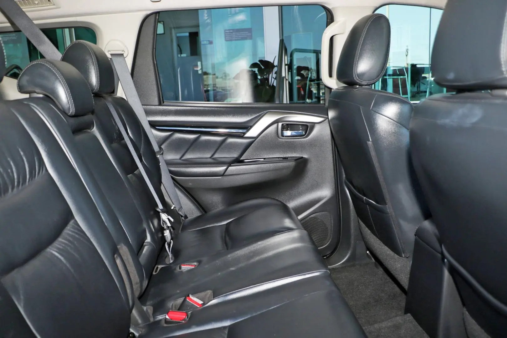 2016 Mitsubishi Pajero Sport Gallery Image 10