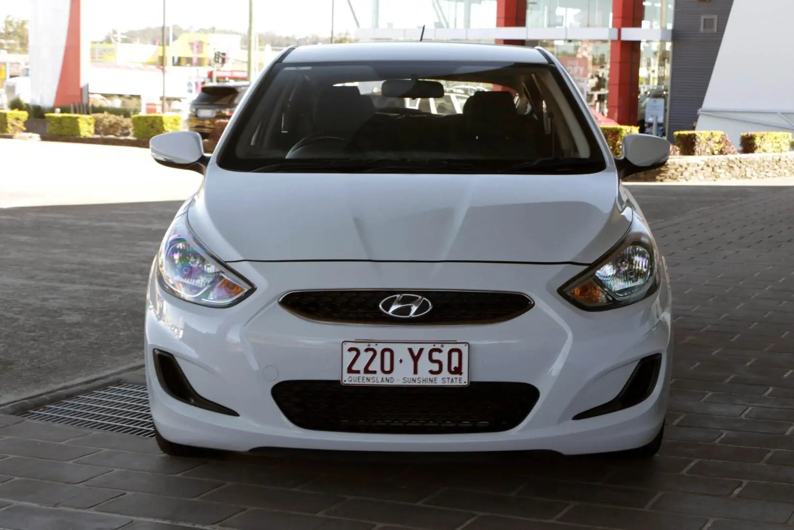 2017 Hyundai Accent Gallery Image 3