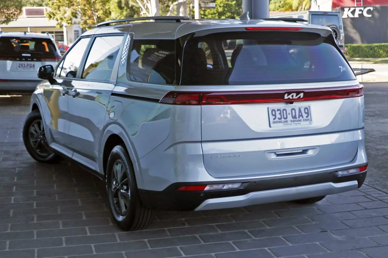 2022 Kia Carnival Gallery Image 2