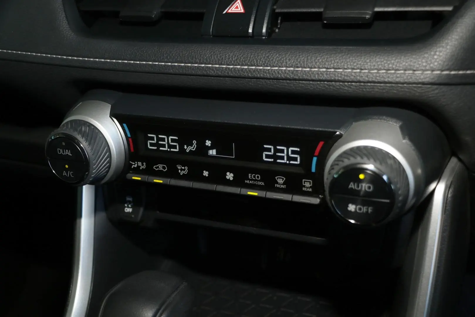 2025 Toyota RAV4 Gallery Image 14