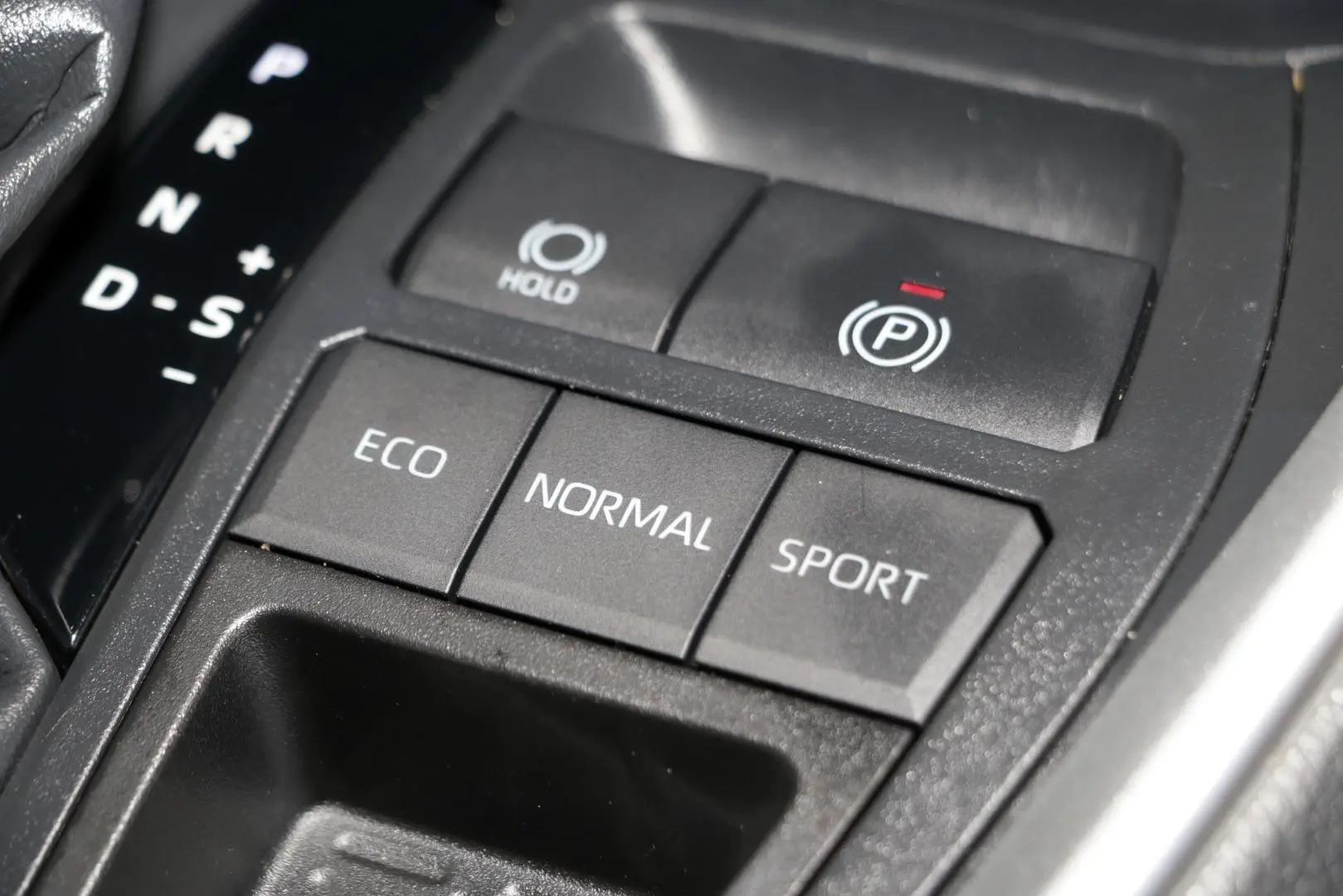 2025 Toyota RAV4 Gallery Image 15