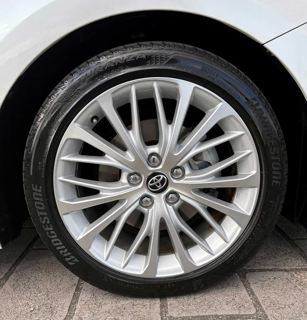2019 Toyota Camry Gallery Image 12