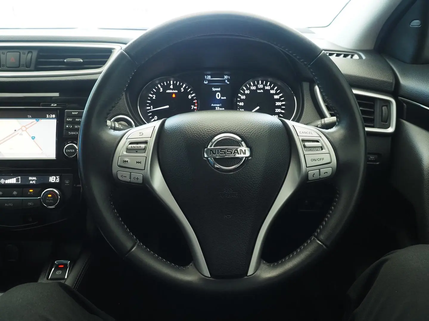 2016 Nissan QASHQAI Gallery Image 22