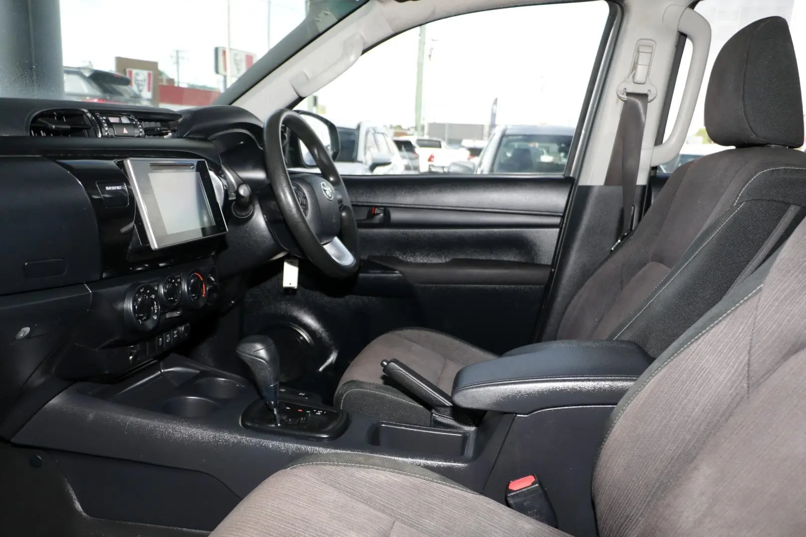 2018 Toyota Hilux Gallery Image 8