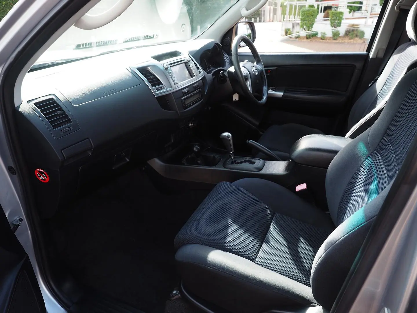 2015 Toyota Hilux Gallery Image 14