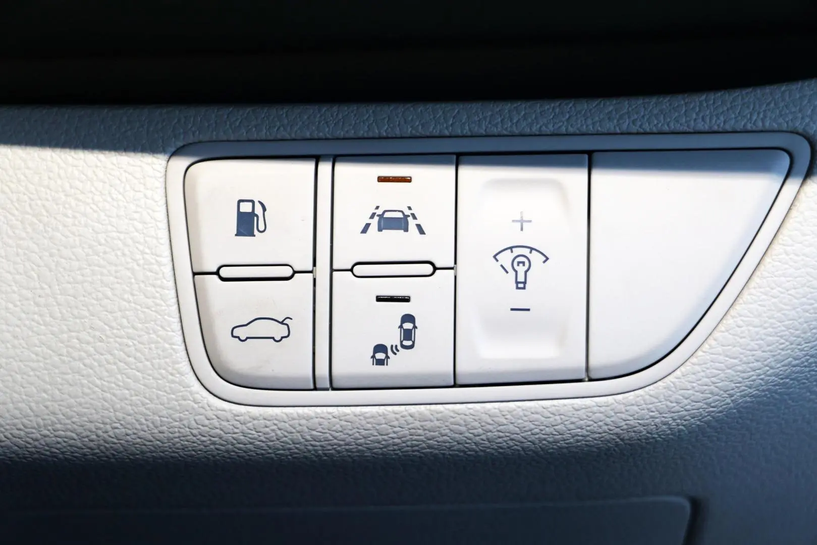2019 Genesis G70 Gallery Image 12