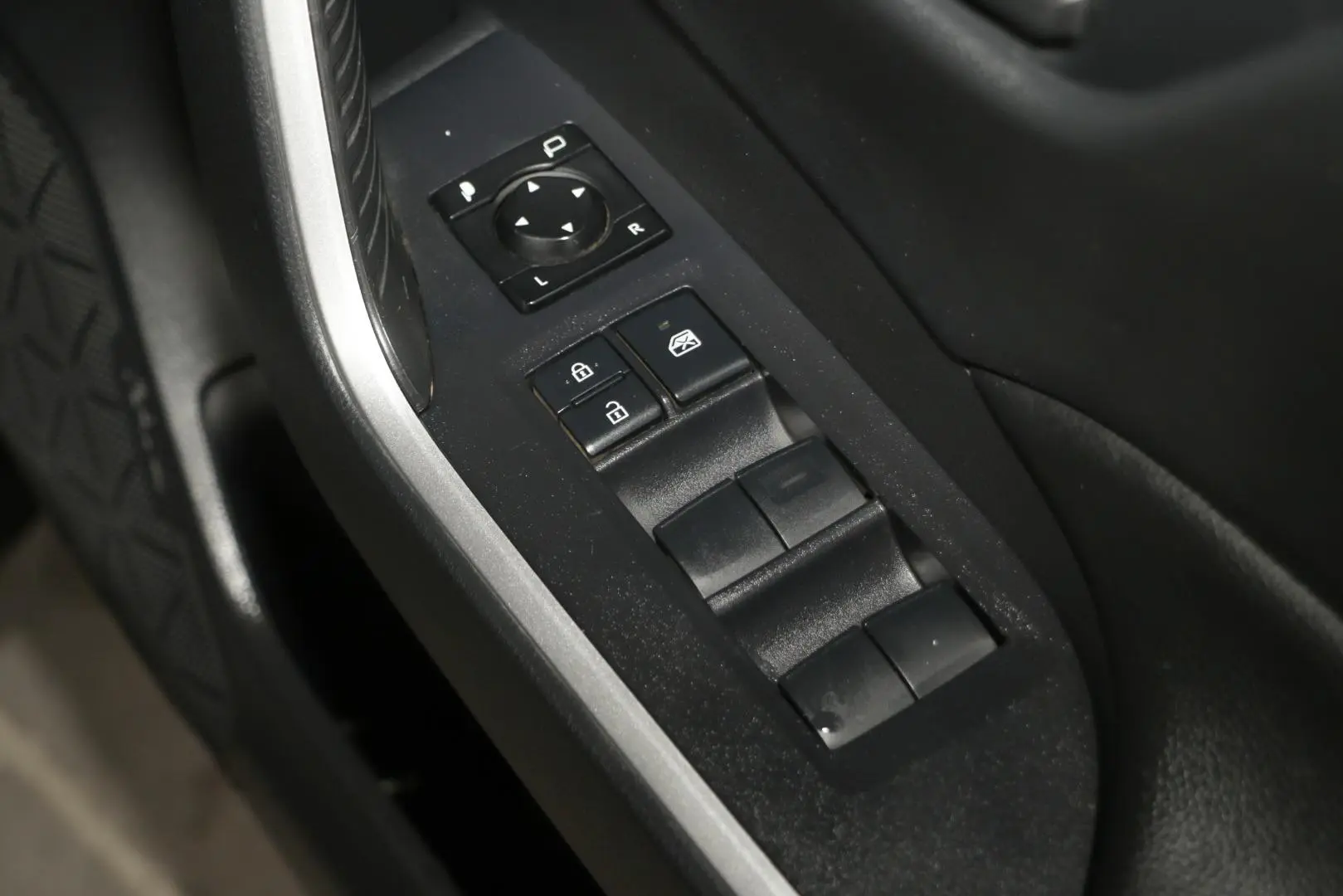 2024 Toyota RAV4 Gallery Image 18