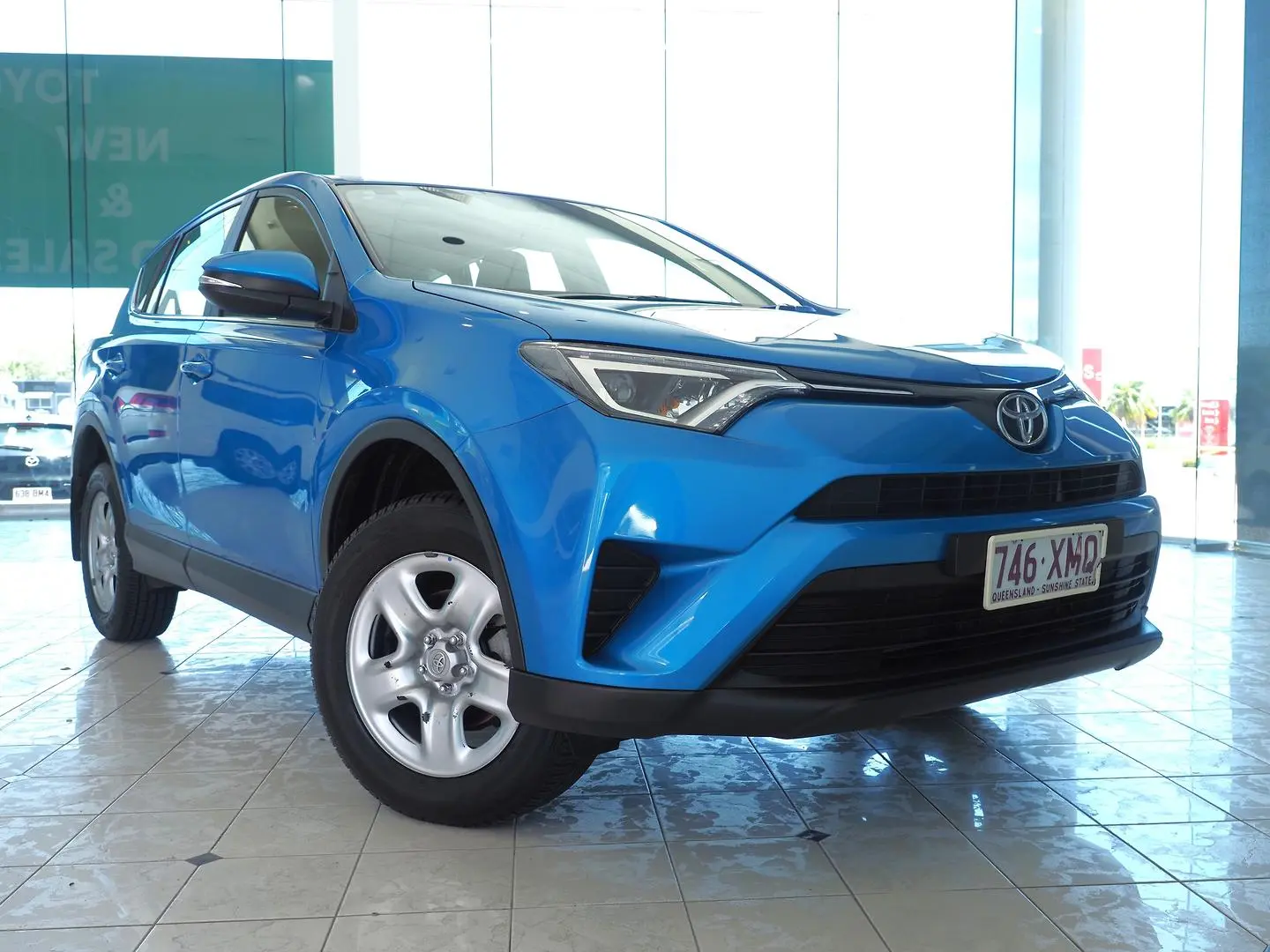 2017 Toyota RAV4 Gallery Image 1