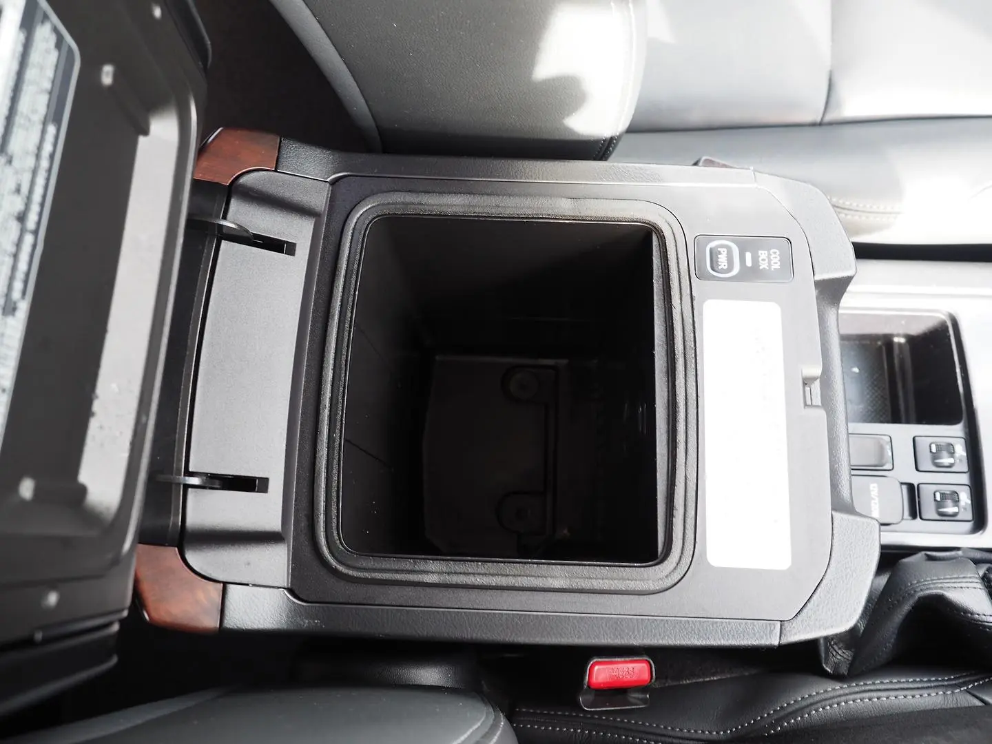 2015 Toyota Landcruiser Prado Gallery Image 31