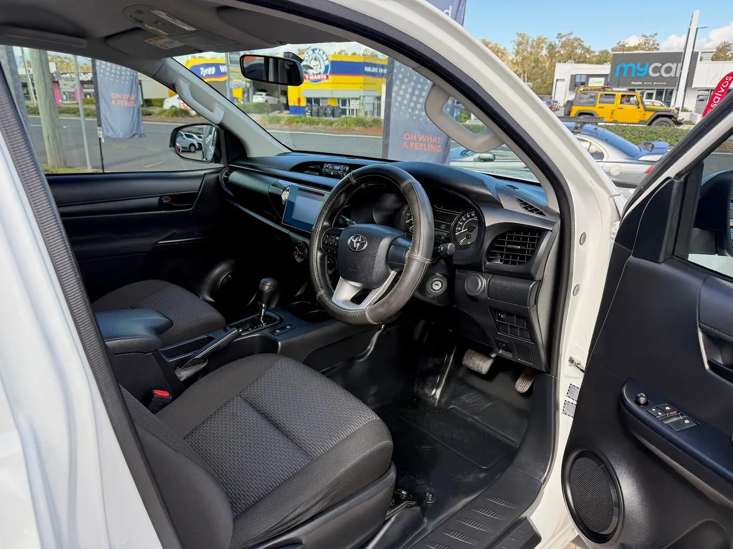 2018 Toyota Hilux Gallery Image 12
