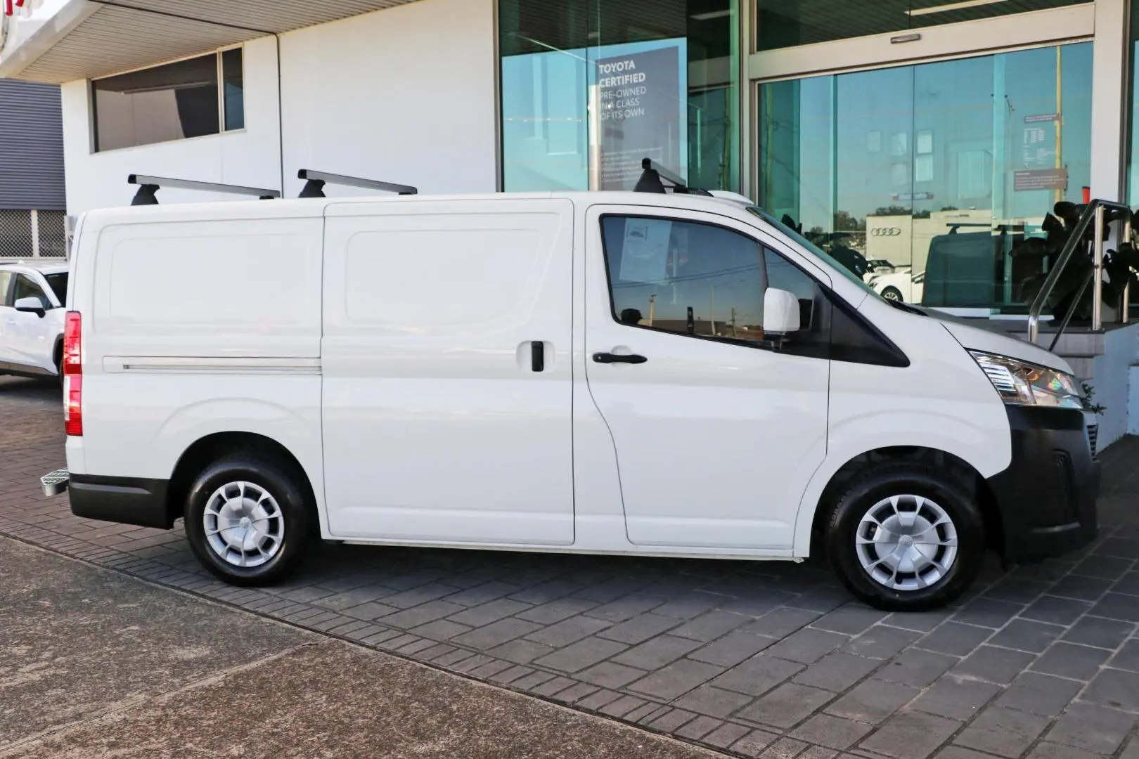2021 Toyota Hiace Gallery Image 5
