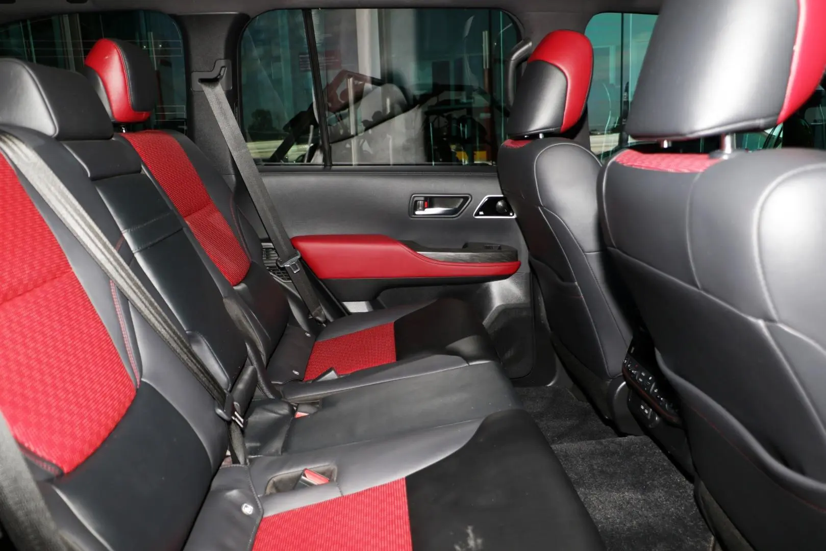 2023 Toyota Landcruiser Gallery Image 11