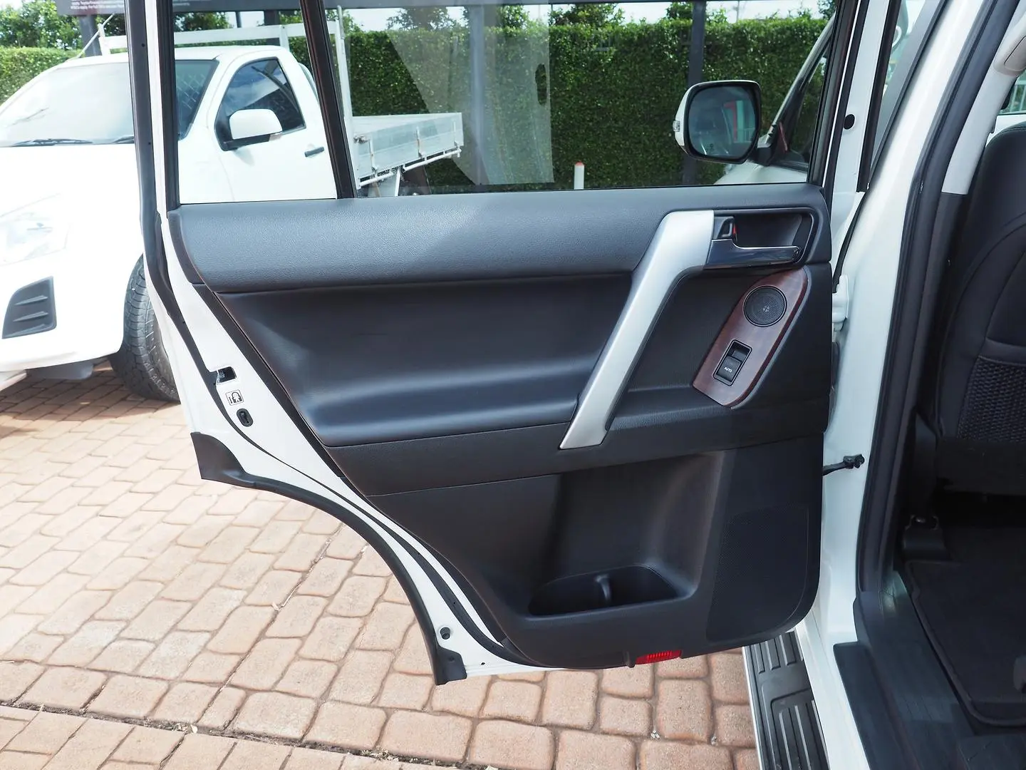 2015 Toyota Landcruiser Prado Gallery Image 16