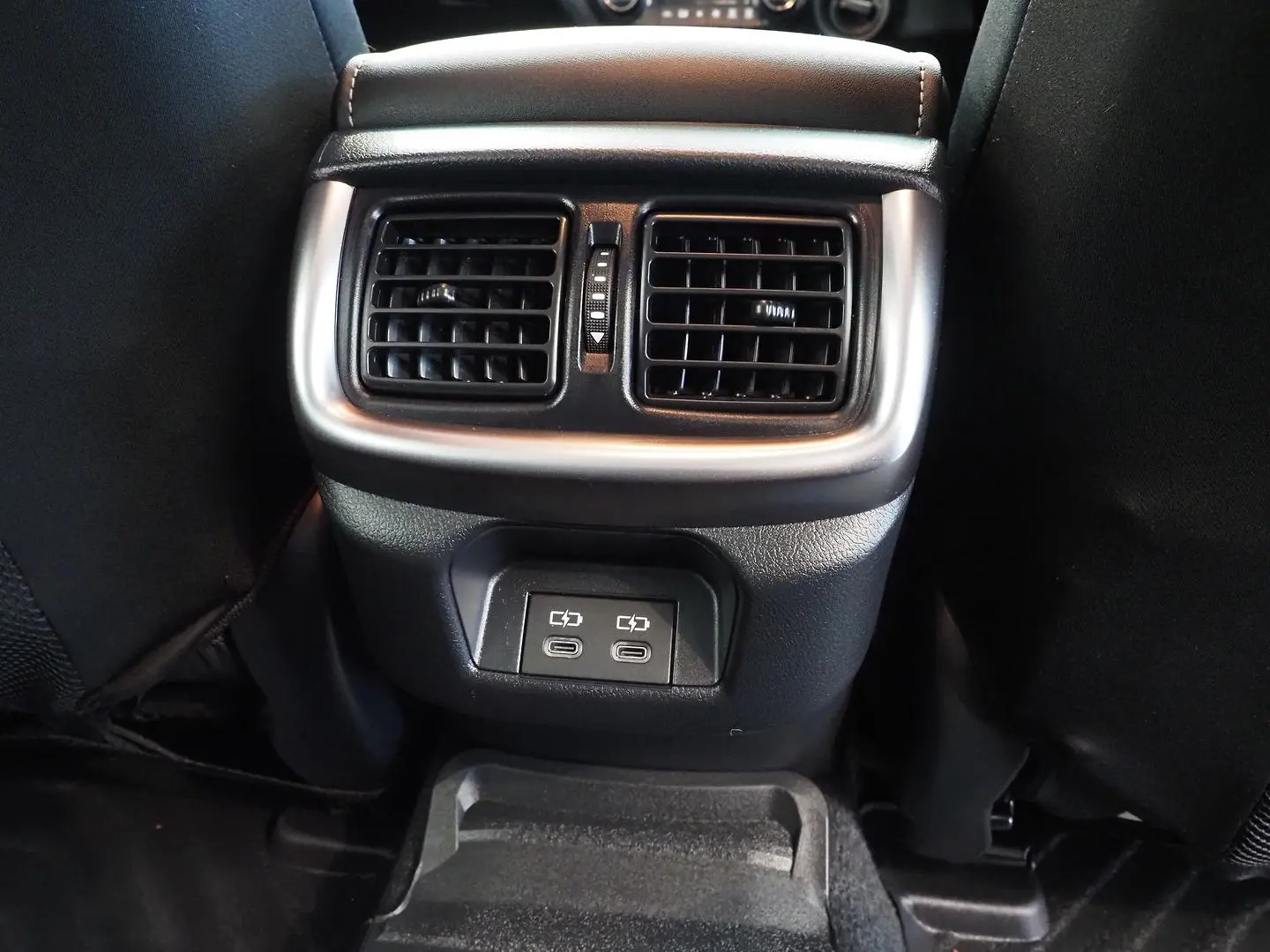2025 Toyota Hilux Gallery Image 23