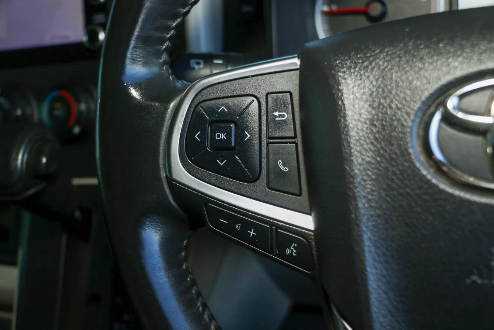2022 Toyota Hiace Gallery Image 12