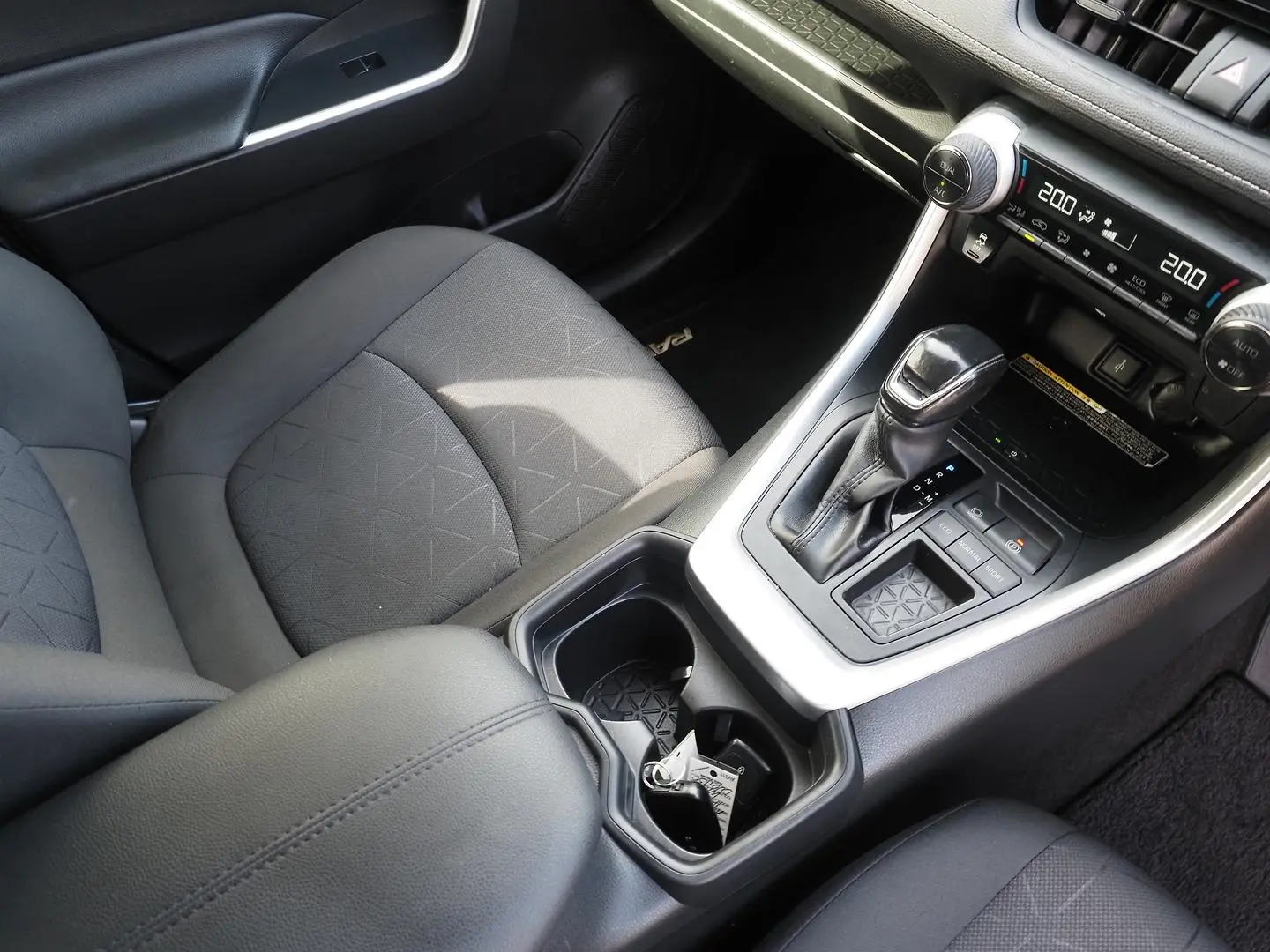 2020 Toyota RAV4 Gallery Image 22